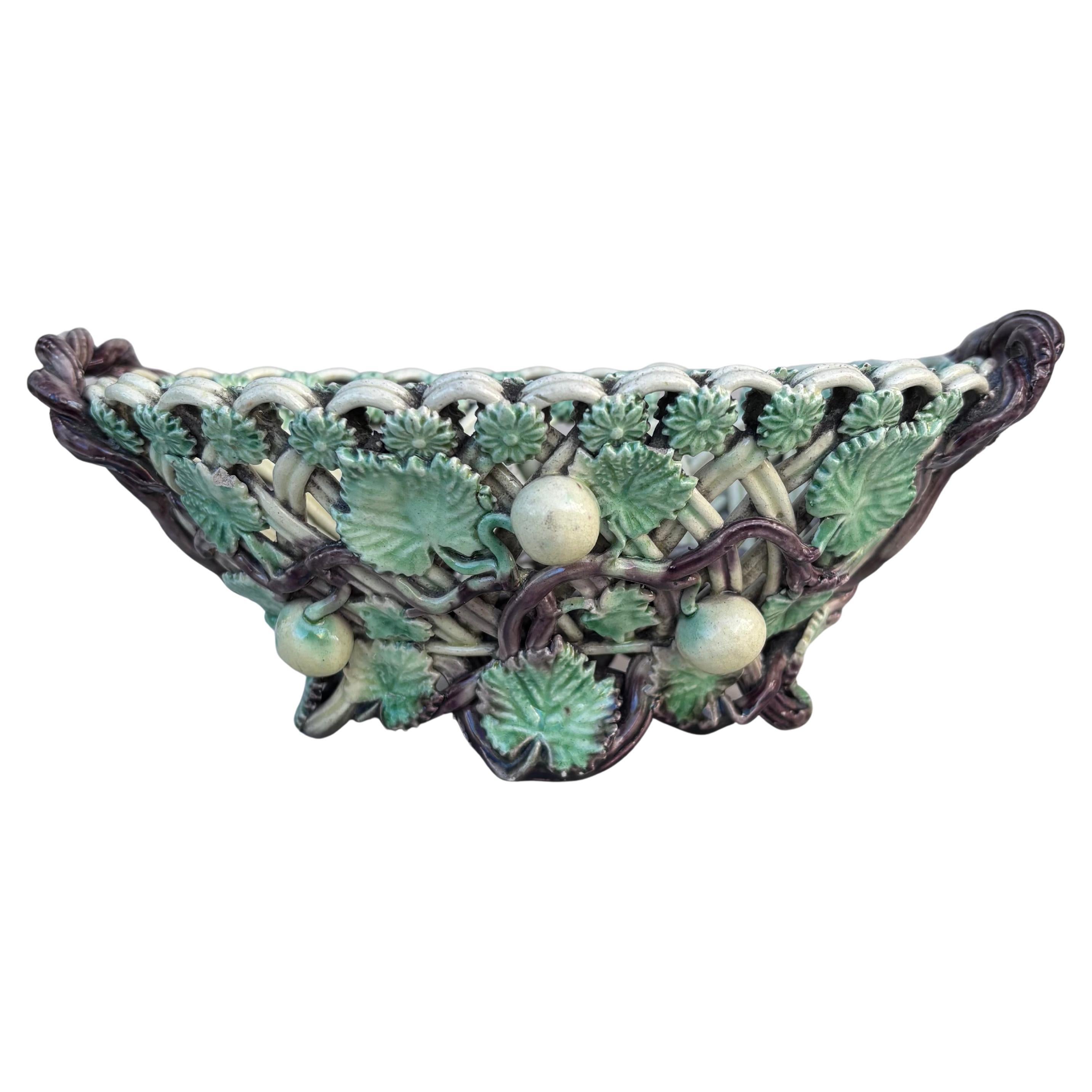 Fine XIX secolo Piccolo Jardiniere francese in maiolica reticolata CIRCA 1890 in vendita