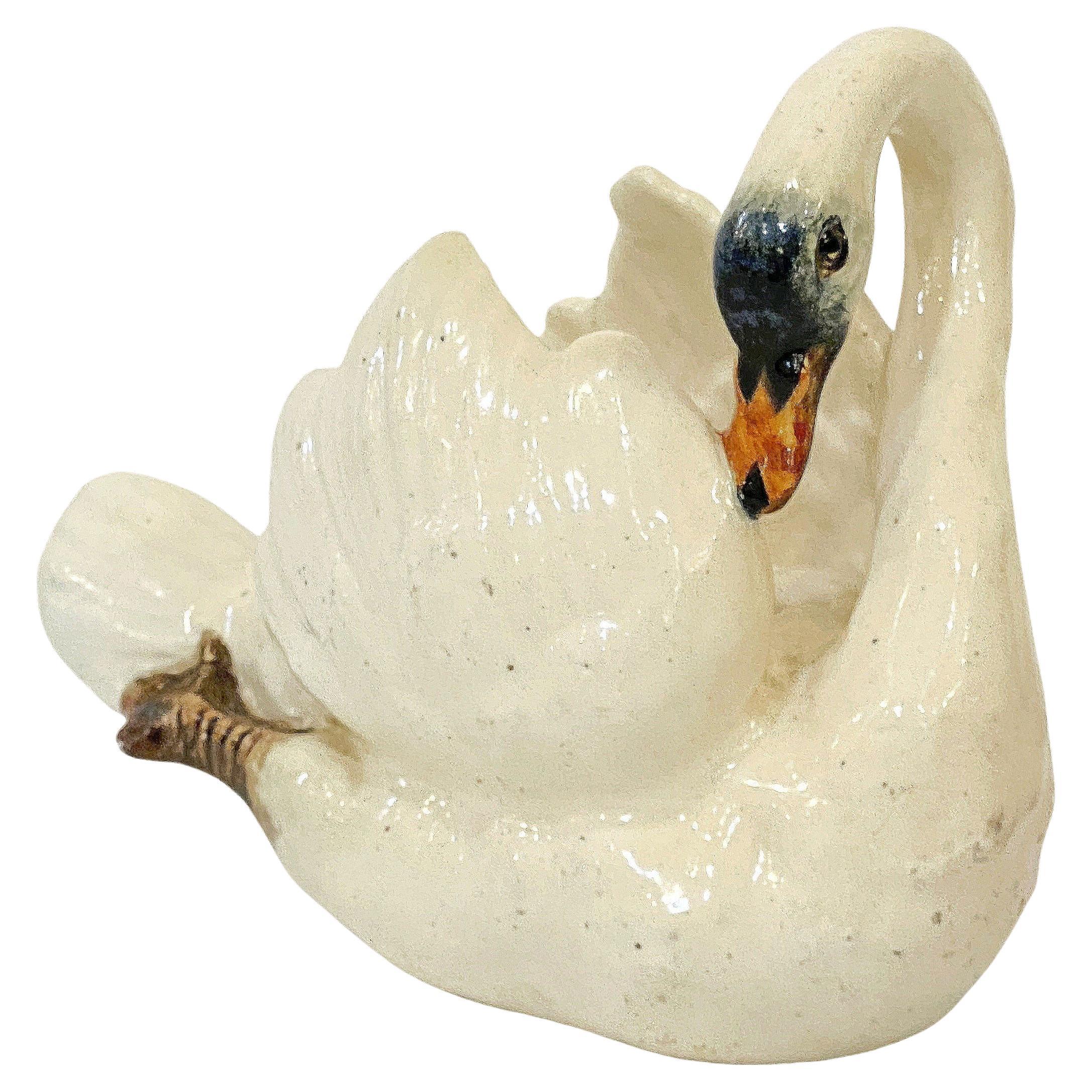 Pequeño cisne blanco de mayólica francesa de Delphin Massier