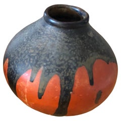 Piccolo oggetto decorativo francese in ceramica della metà del secolo scorso