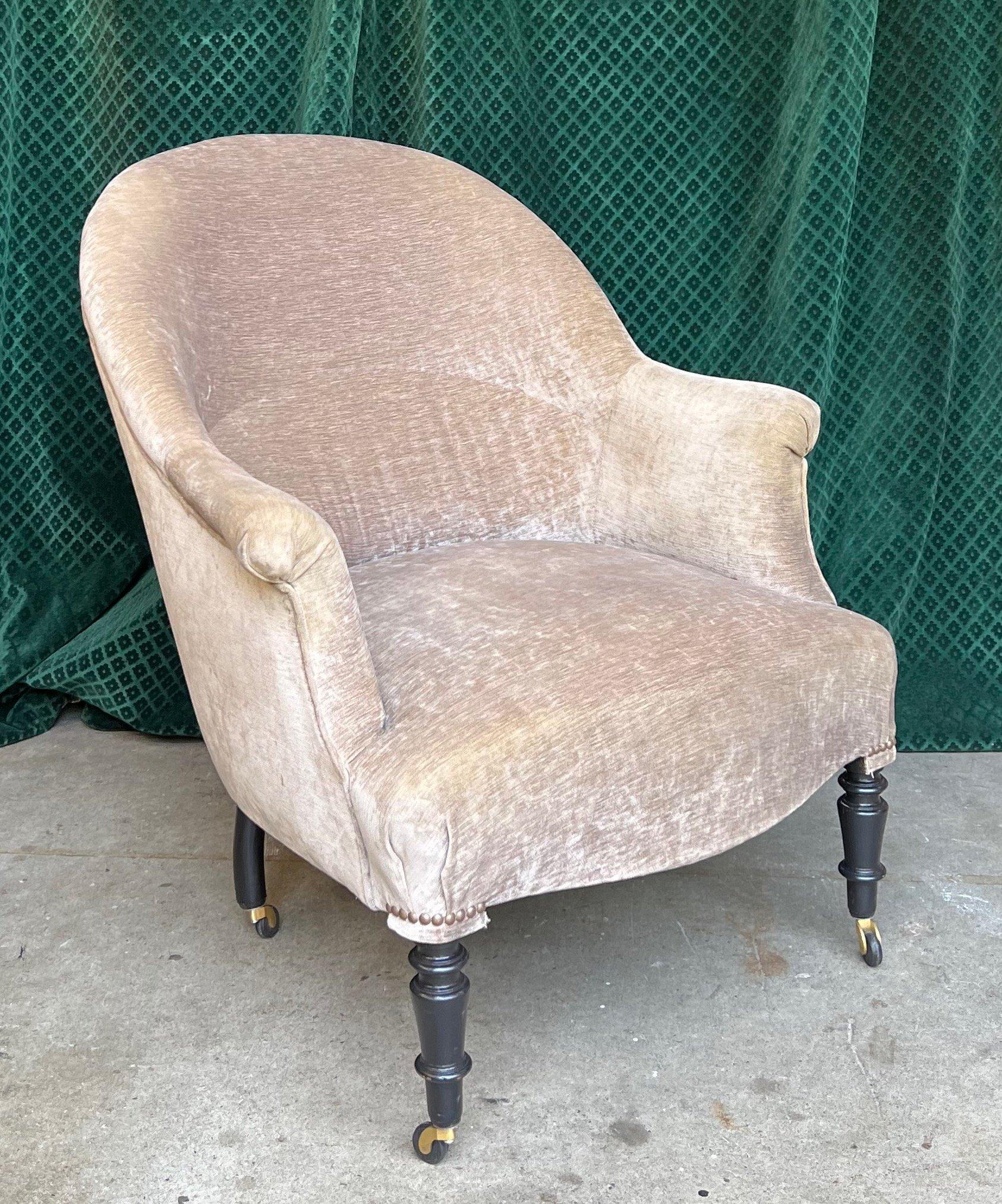 This Napoleon III-style armchair, hailing from the late 19th century in France, is a small-scale model that exudes elegance. The recent addition of new casters not only enhances its aesthetic appeal but also facilitates easy movement around a room.