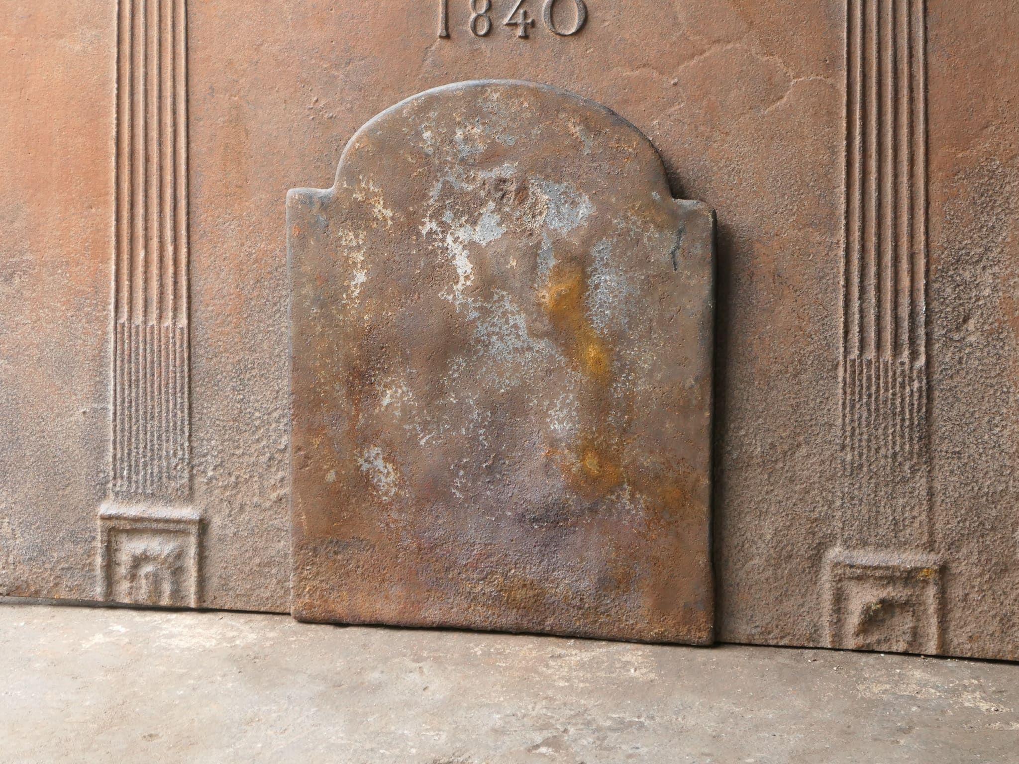 Petite plaque de cheminée d'époque néoclassique française « Femme avec Cupidon » en vente 2