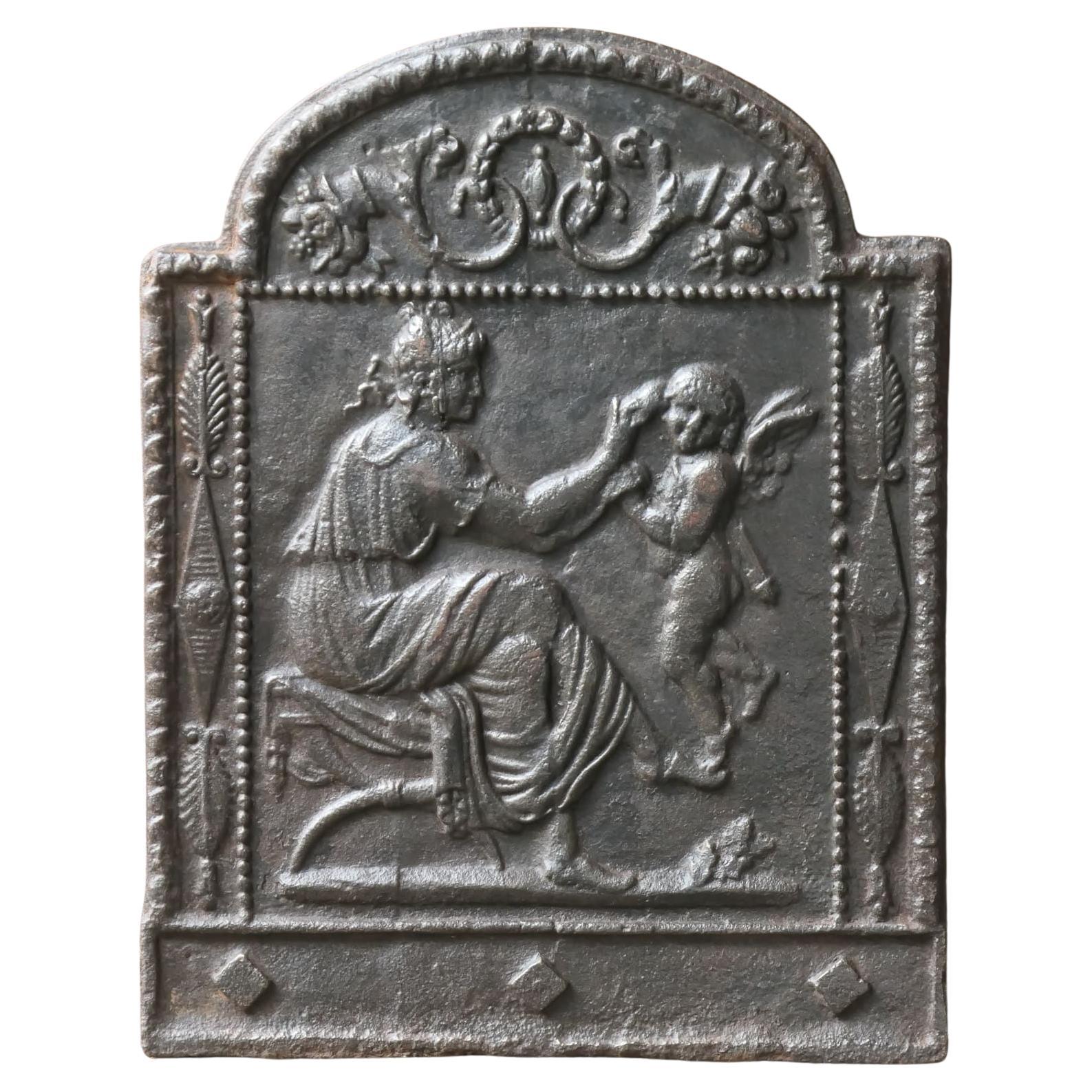 Petite plaque de cheminée d'époque néoclassique française « Femme avec Cupidon » en vente
