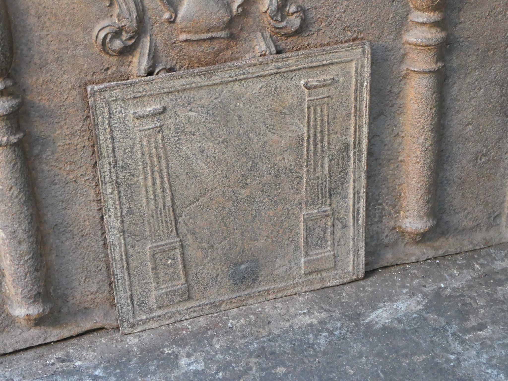 Small French Neoclassical 'Pillars of Freedom' Fireback / Backsplash, 19th C. In Good Condition For Sale In Soest, NL