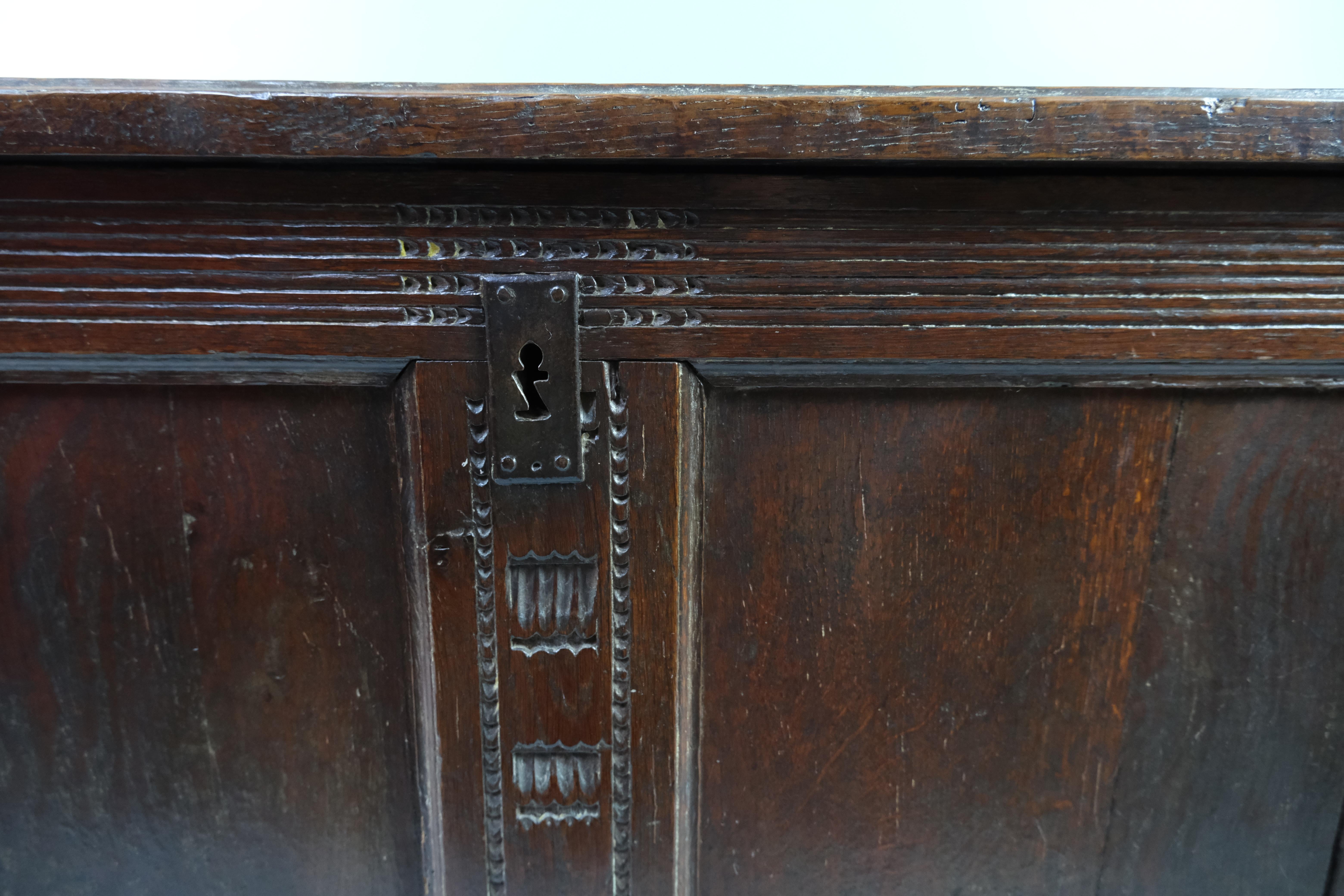 Small French oak coffer In Good Condition For Sale In Cheltenham, GB