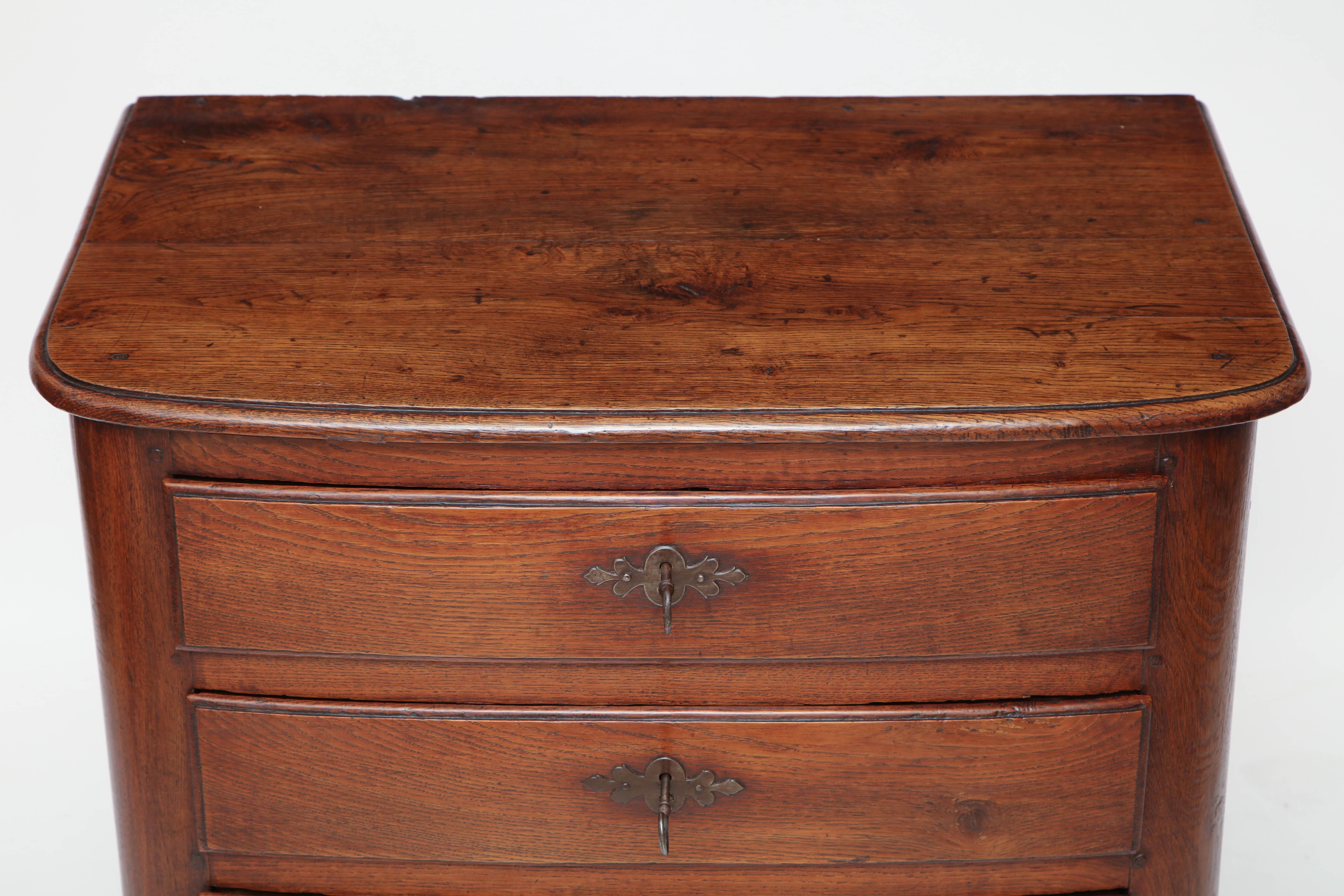 Small French Oak Commode with Three Drawers, circa 18th Century In Excellent Condition In New York, NY