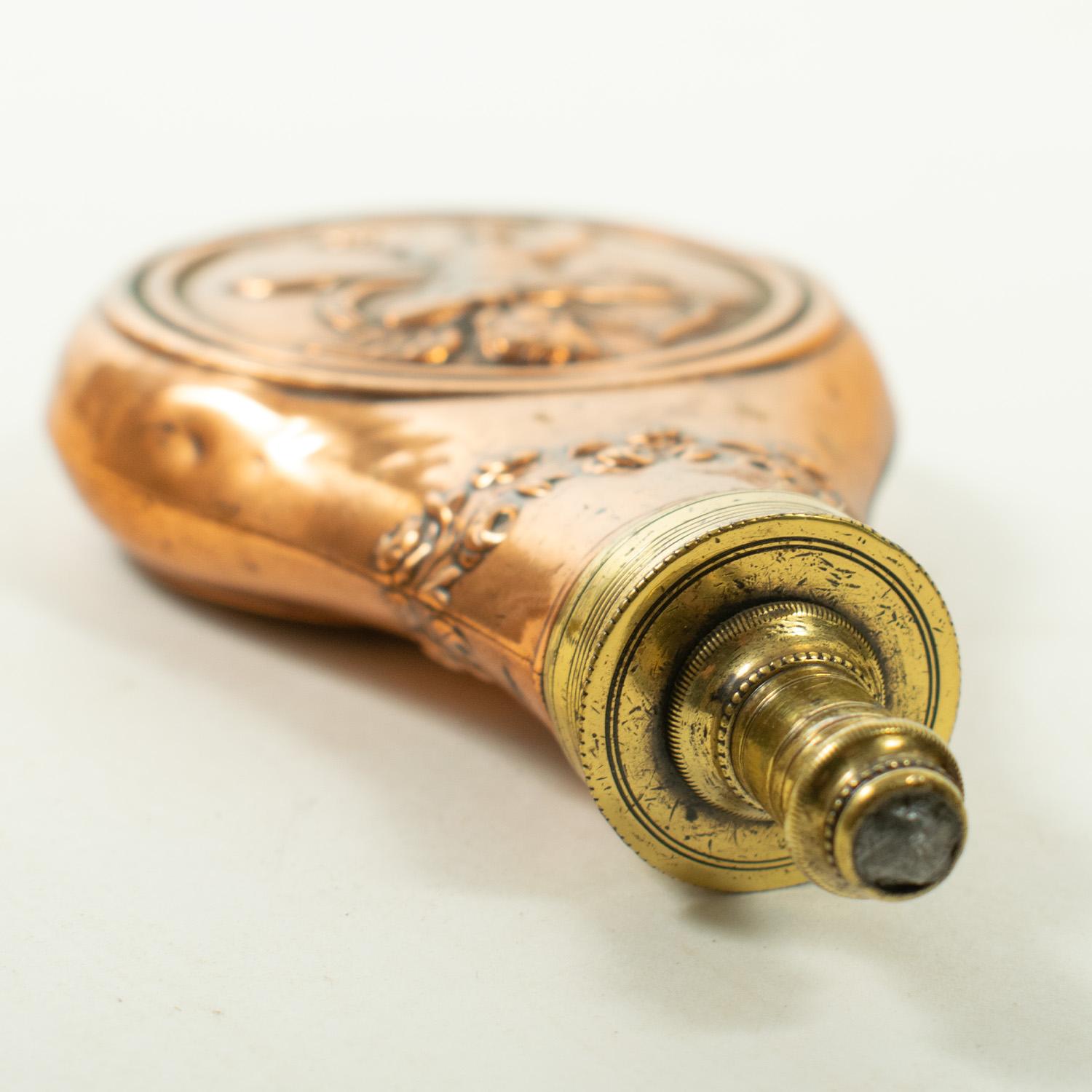 XIXe siècle Petit tableau françaisPISTOL FLASK, CUPID, 19ème siècle en vente