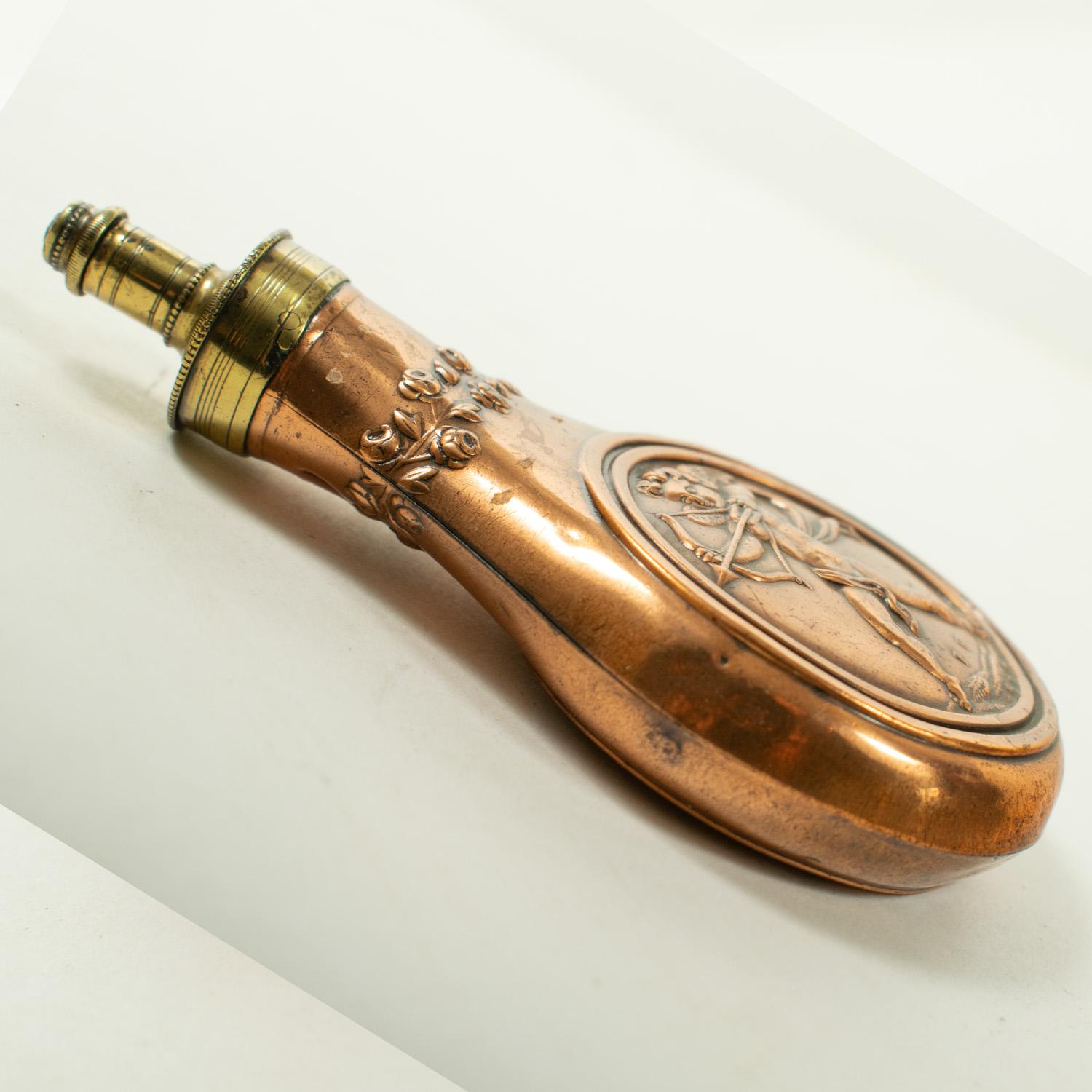Petit tableau françaisPISTOL FLASK, CUPID, 19ème siècle en vente 2