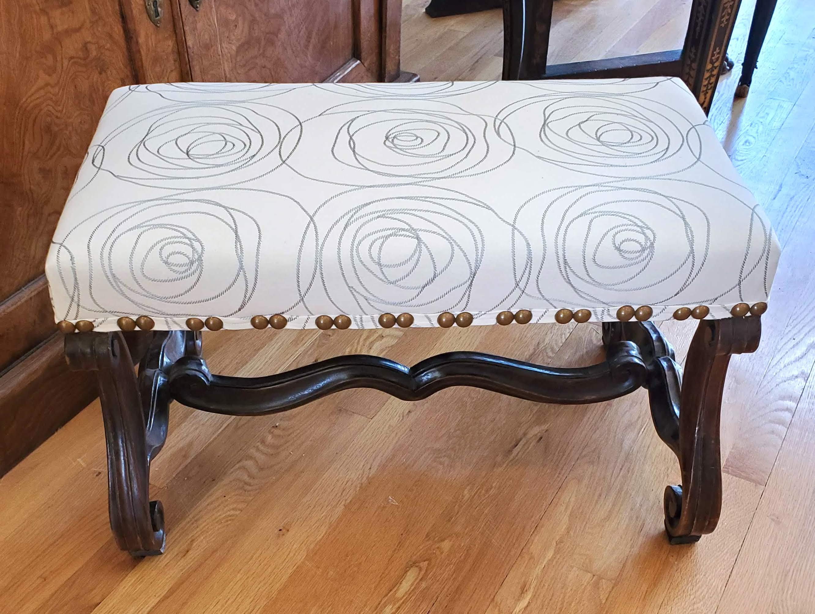 Small French Provincial Circassian walnut footstool with modern upholstery
Rest your wary feet like royalty with this rare Louis XIV period small French Provincial bench. Made of richly patinated Circassian walnut and beautifully carved with molded