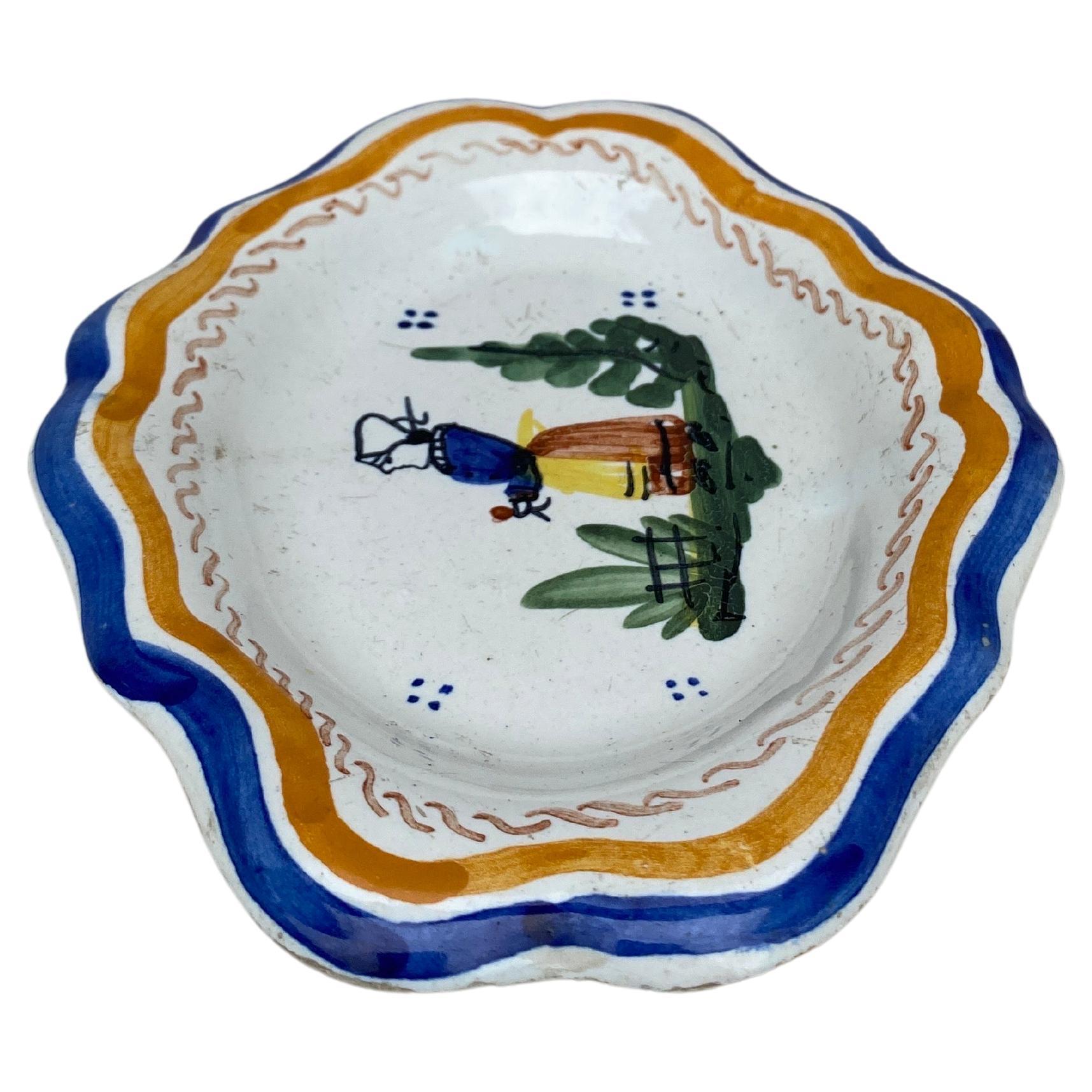 Small French Quimper Platter Henriot Quimper, circa 1920.
6.5 inches by 5 inches.