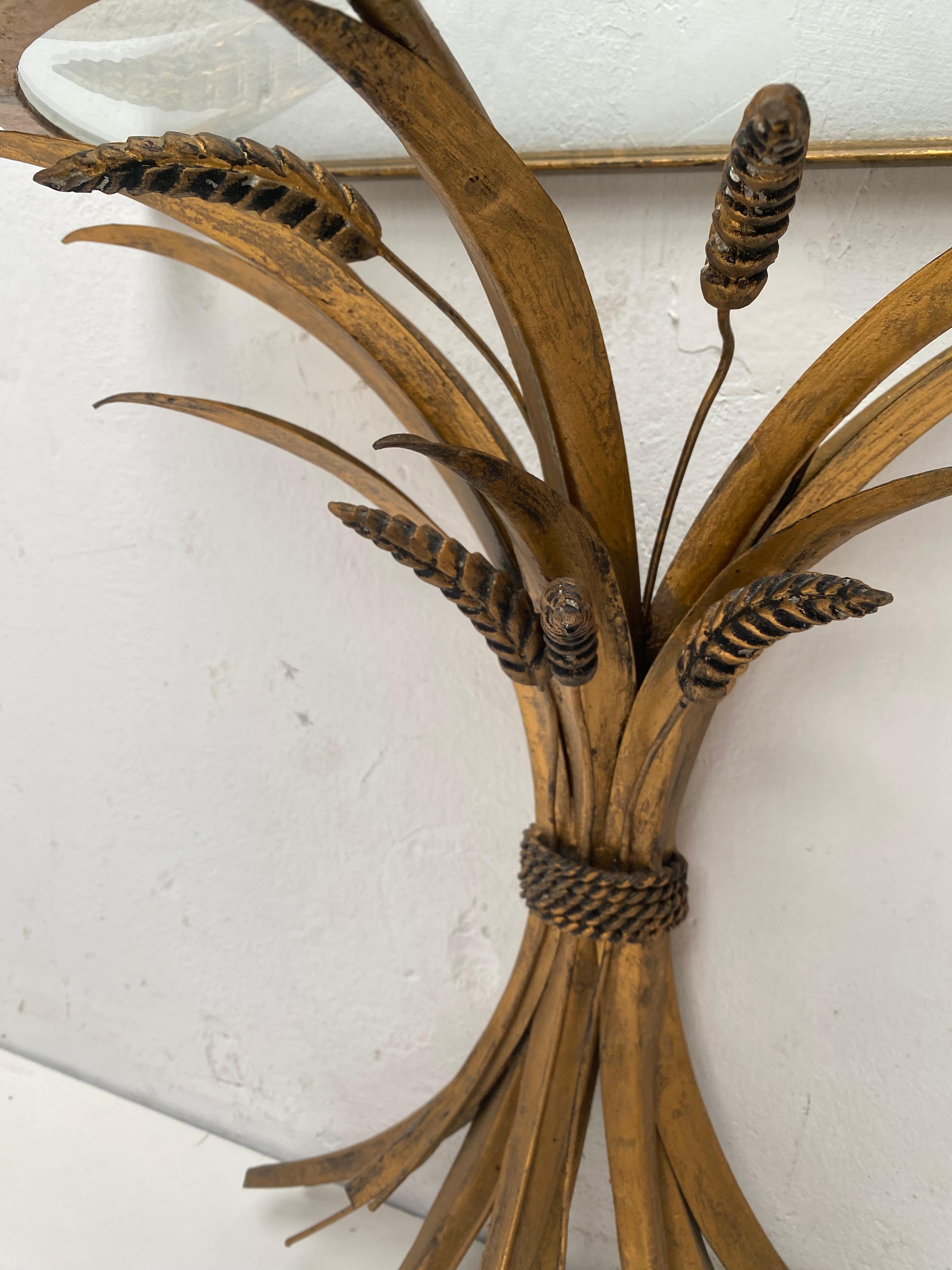 Petite table d'appoint/console « Feuille de blé » française en métal doré en vente 2