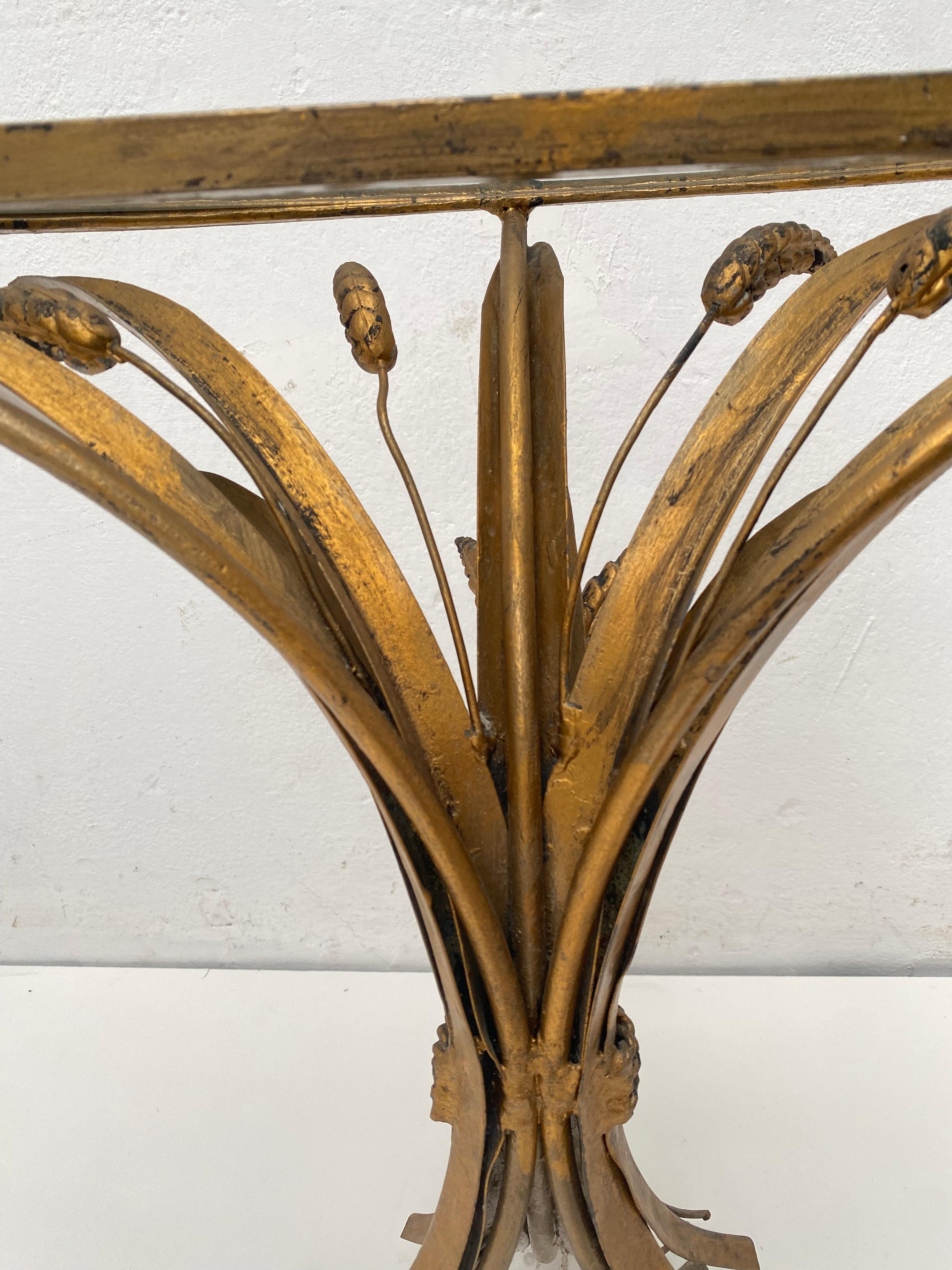 Petite table d'appoint/console « Feuille de blé » française en métal doré en vente 7