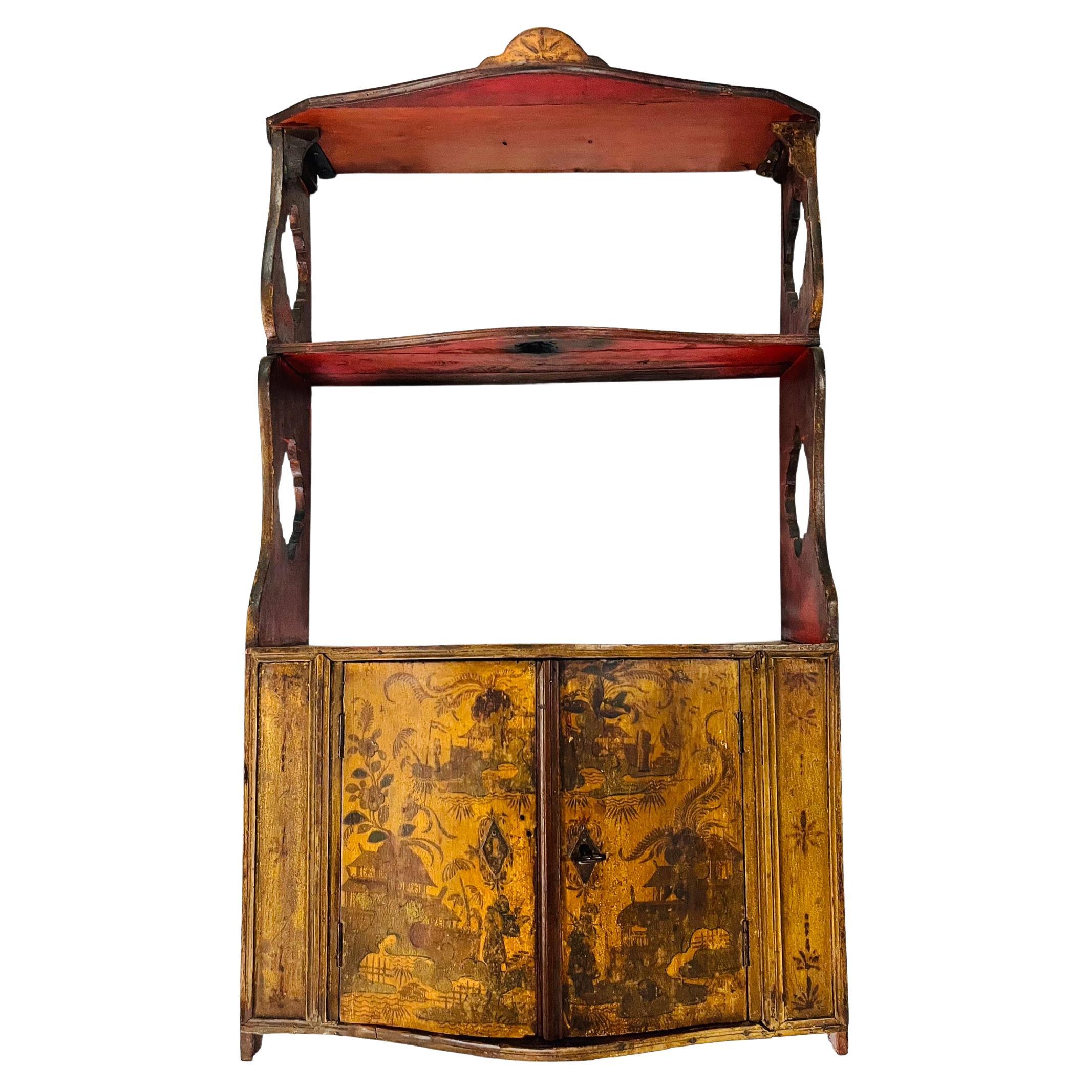 Petite étagère française du 18ème siècle décorée de Chinois patinée jaune en vente
