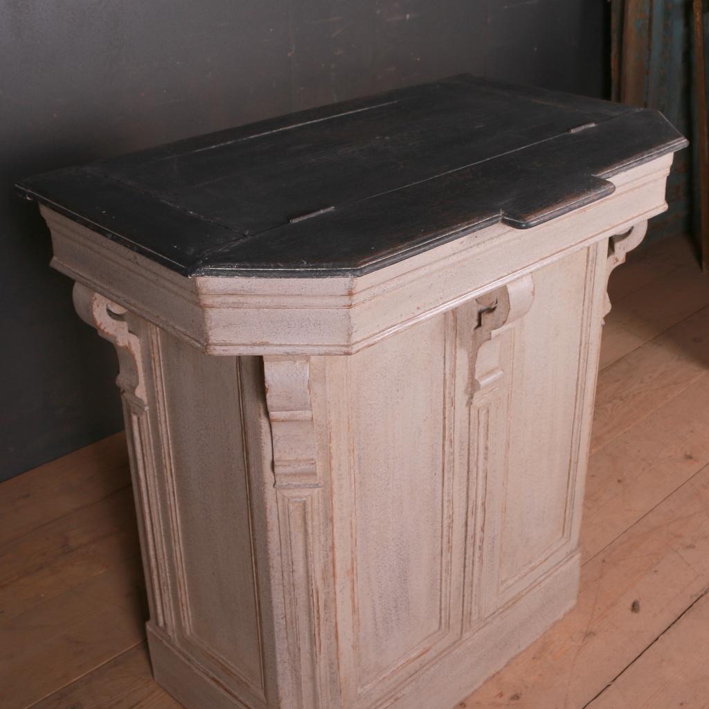 Very small French shop counter, 1840.

Dimensions:
35.5 inches (90 cms) wide
22 inches (56 cms) deep
36 inches (91 cms) high.