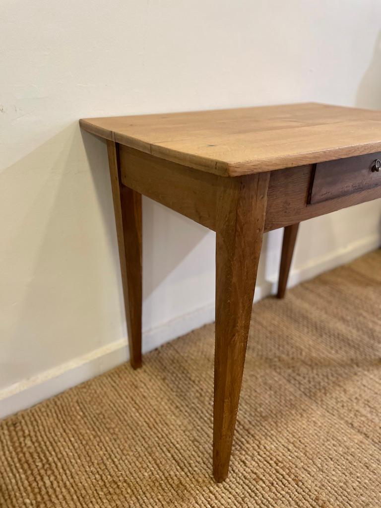An authentic French country farm house harvest work table with attractive beautifully aged warm rustic patina. circa 1900.
Created in Provincial France in the early XX century, likely Southern France near the Mediterranean.
Great condition,