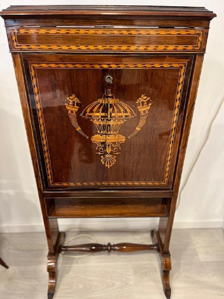 Small French Travel Secretary Napoleon III in Rosewood and Boxwood Veneer 1860s In Good Condition For Sale In Salzburg, AT