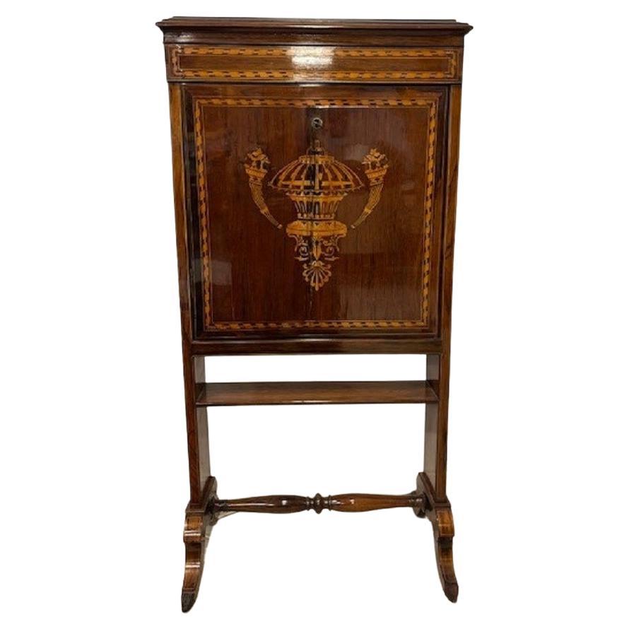 Petit secrétaire de voyage français Napoléon III en bois de rose et placage de buis des années 1860 en vente