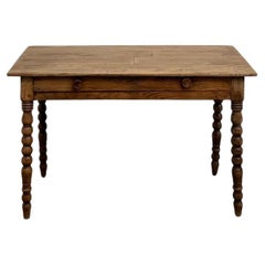 Small french vintage desk with turned legs