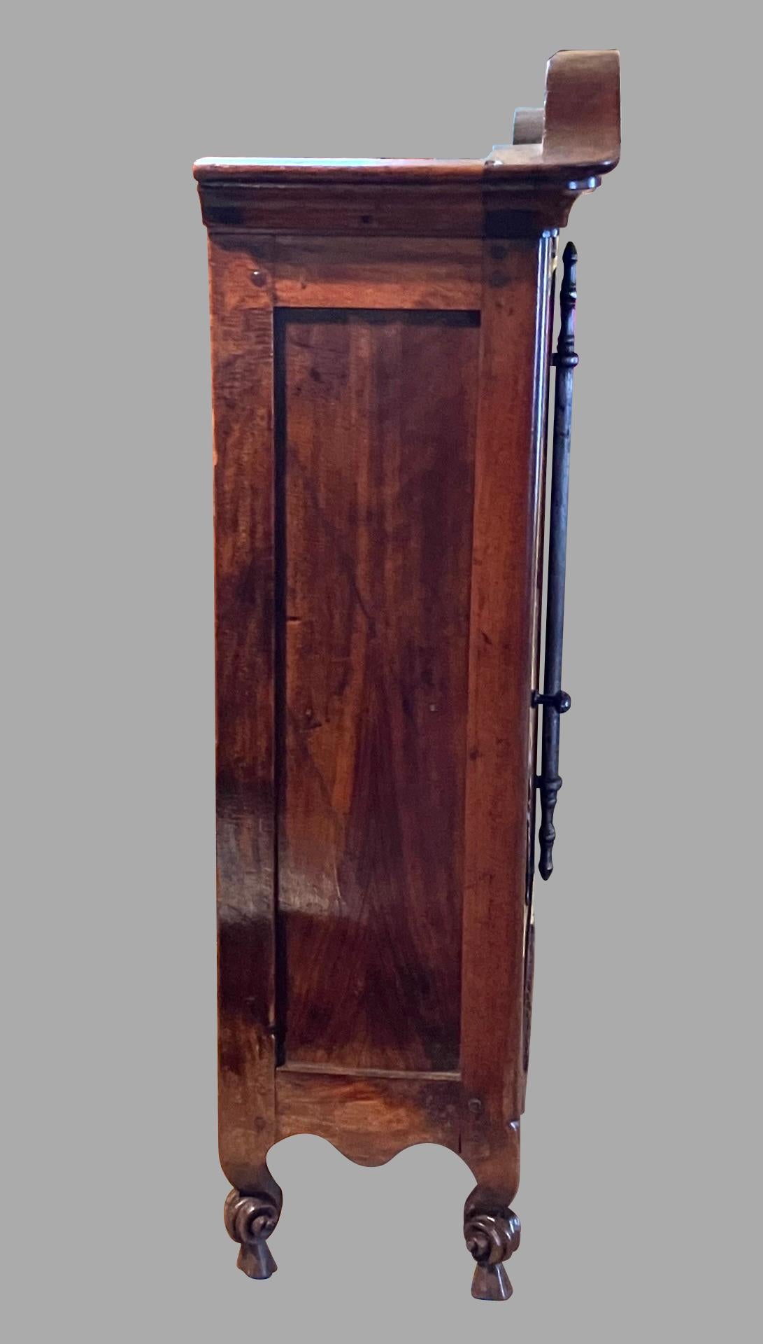 Small French Walnut Display Cabinet with Glass Door and Interior Shelves For Sale 4