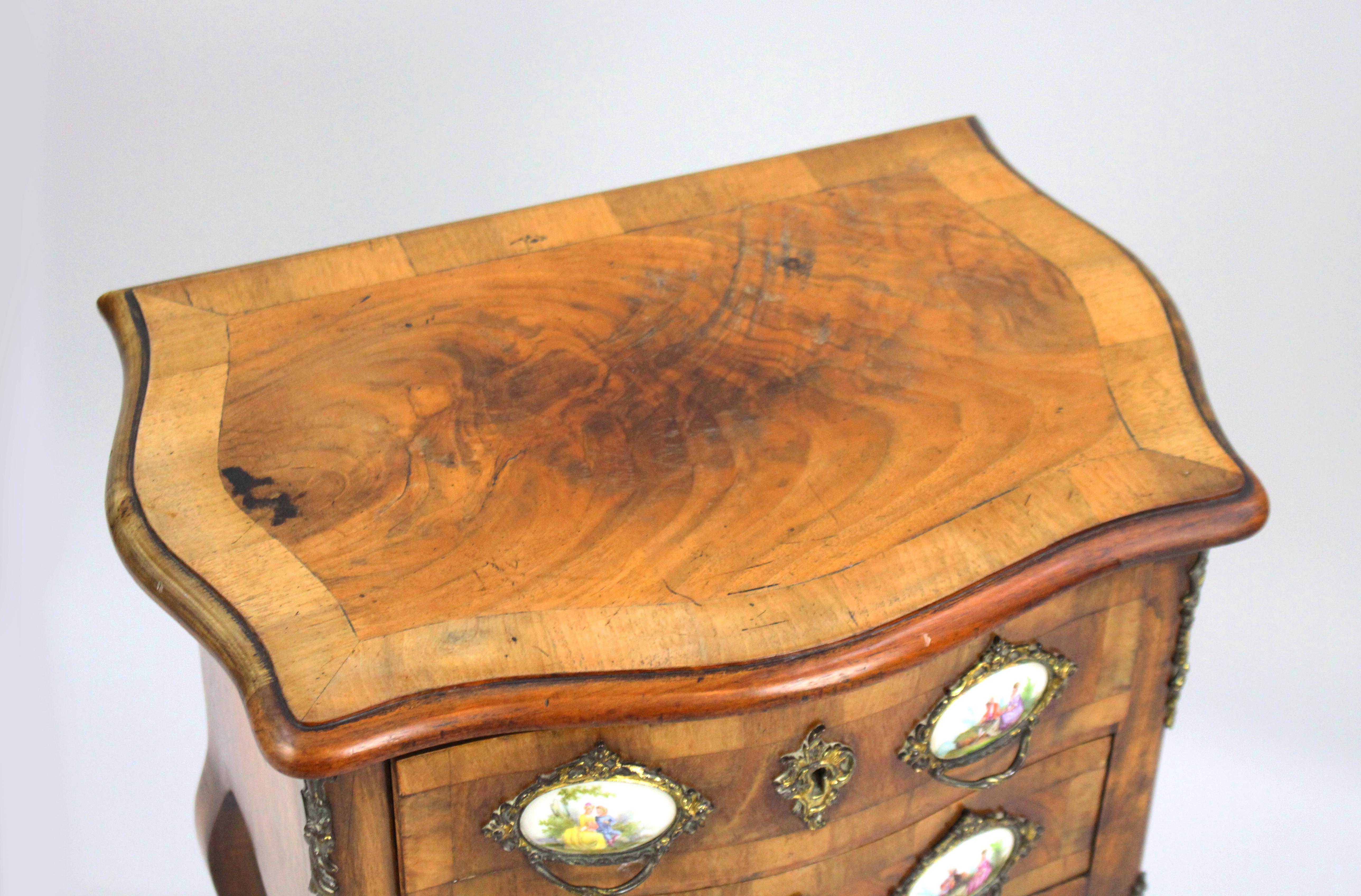 Small French Walnut Serpentine Commode with Sevres Plaques, circa 1880 For Sale 1