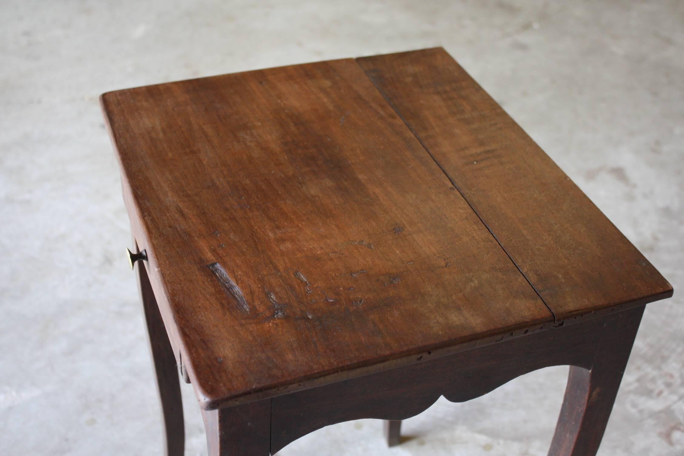 Small French Walnut Side Table with Drawer 1