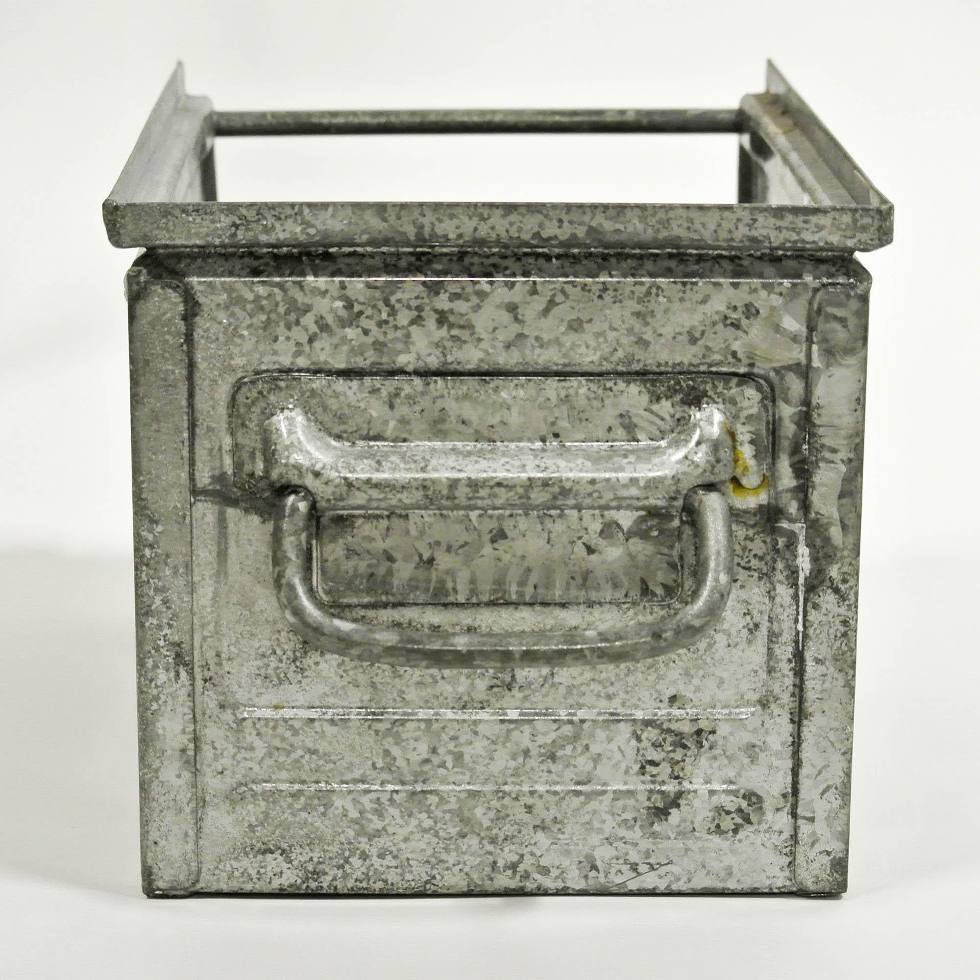 Small Galvanized Metallic Crates ‘Varnished’, France, circa 1950 In Good Condition In Saint Ouen, FR