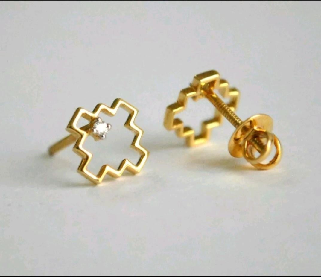 Pequeños pendientes geométricos de oro de 14 quilates con diamantes para niñas. en venta 2