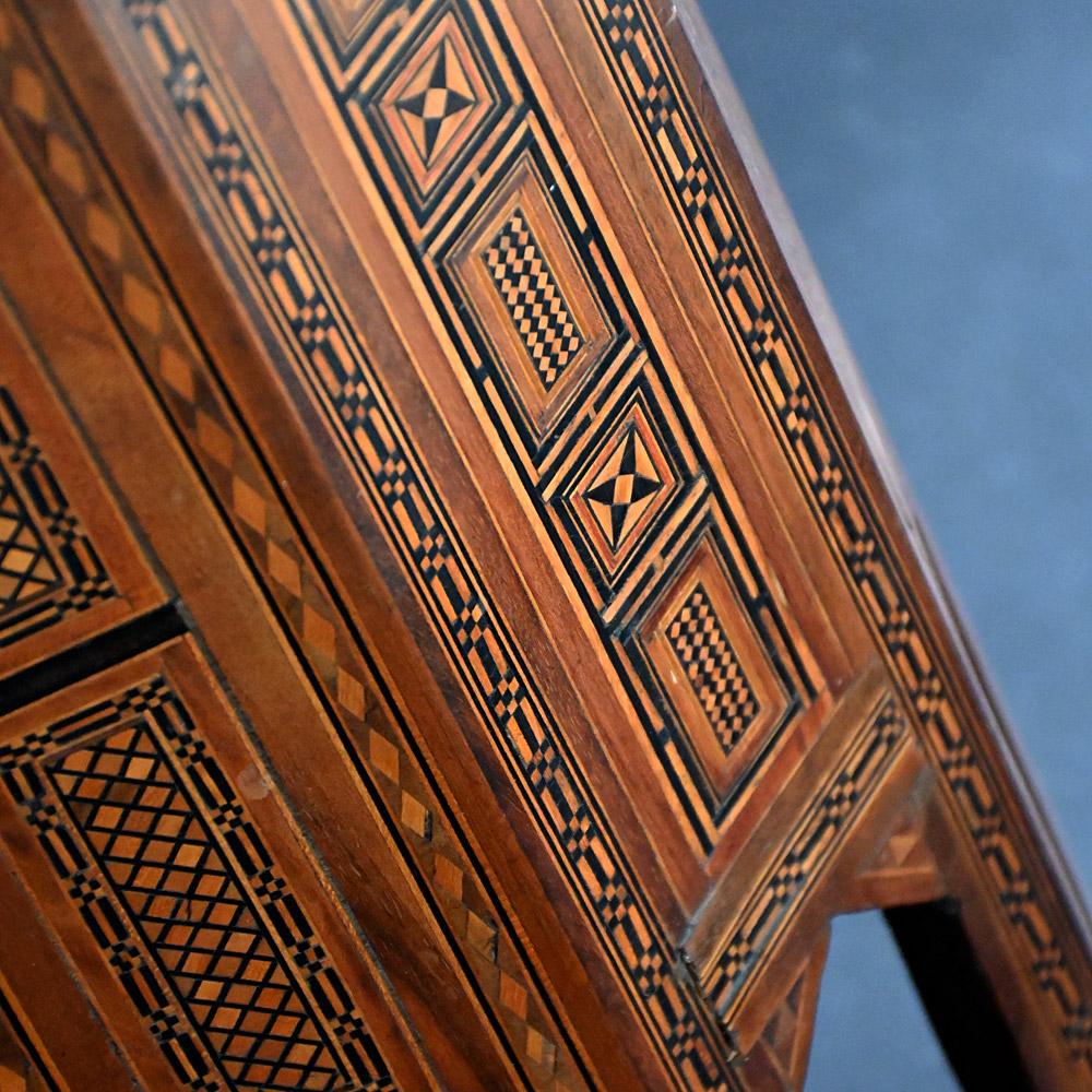Small Geometric Shaped Early 20th Century Damascus Side Table In Good Condition In London, GB