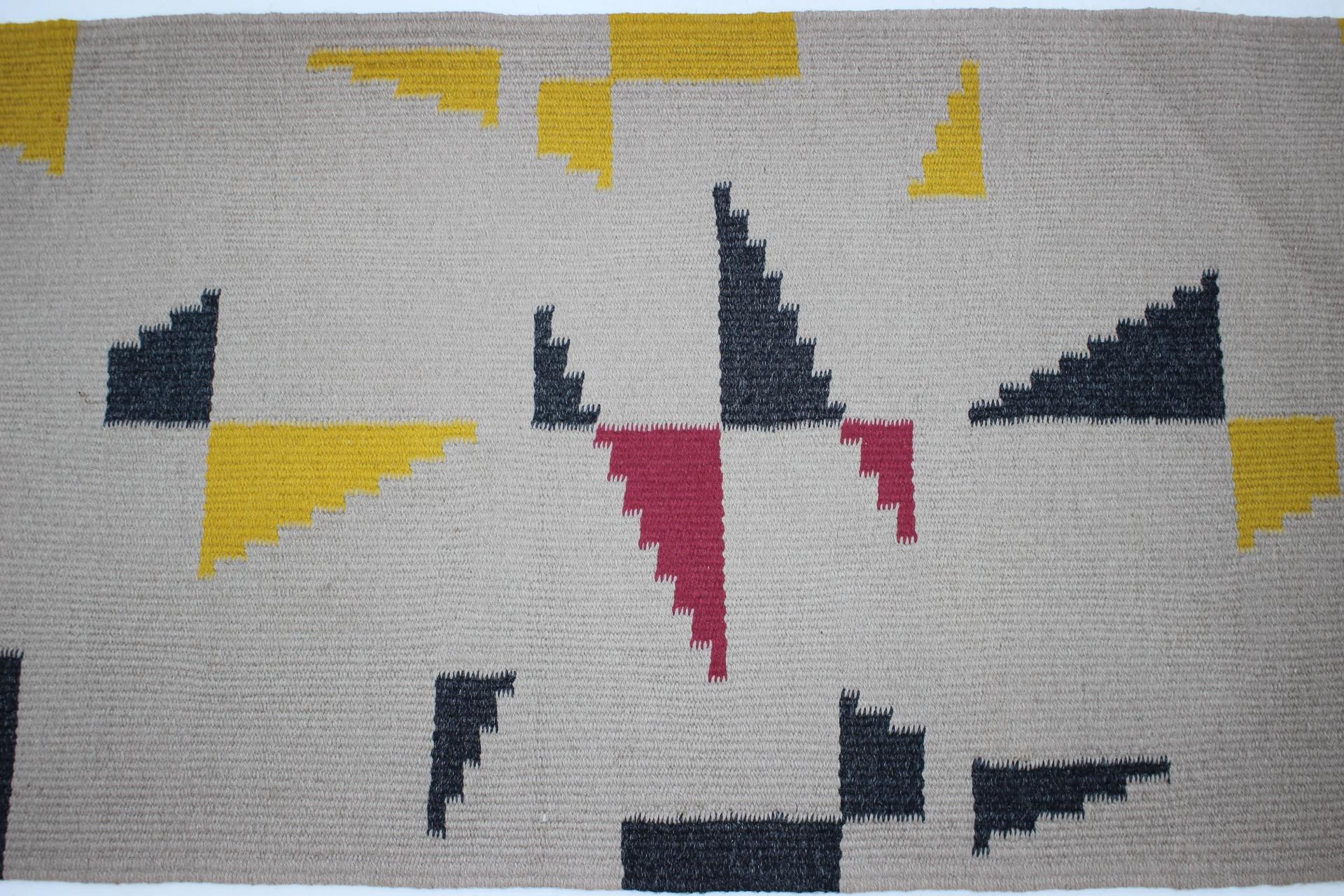 Tessuto Piccolo tappeto/tappeto Kilim geometrico in lana nello stile di Antonin Kybal, anni '50 in vendita