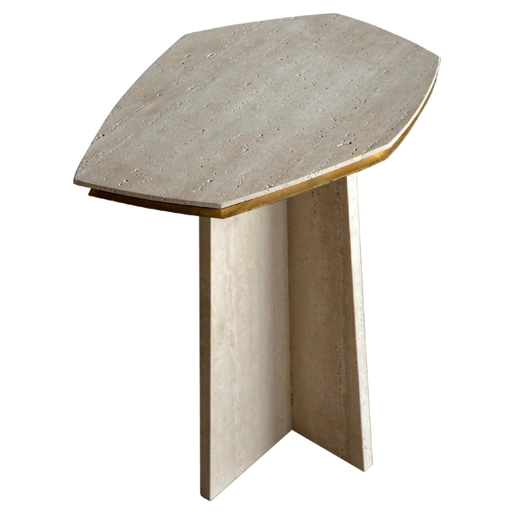 Petite table basse en porte-à-faux géométrique par Atra Design