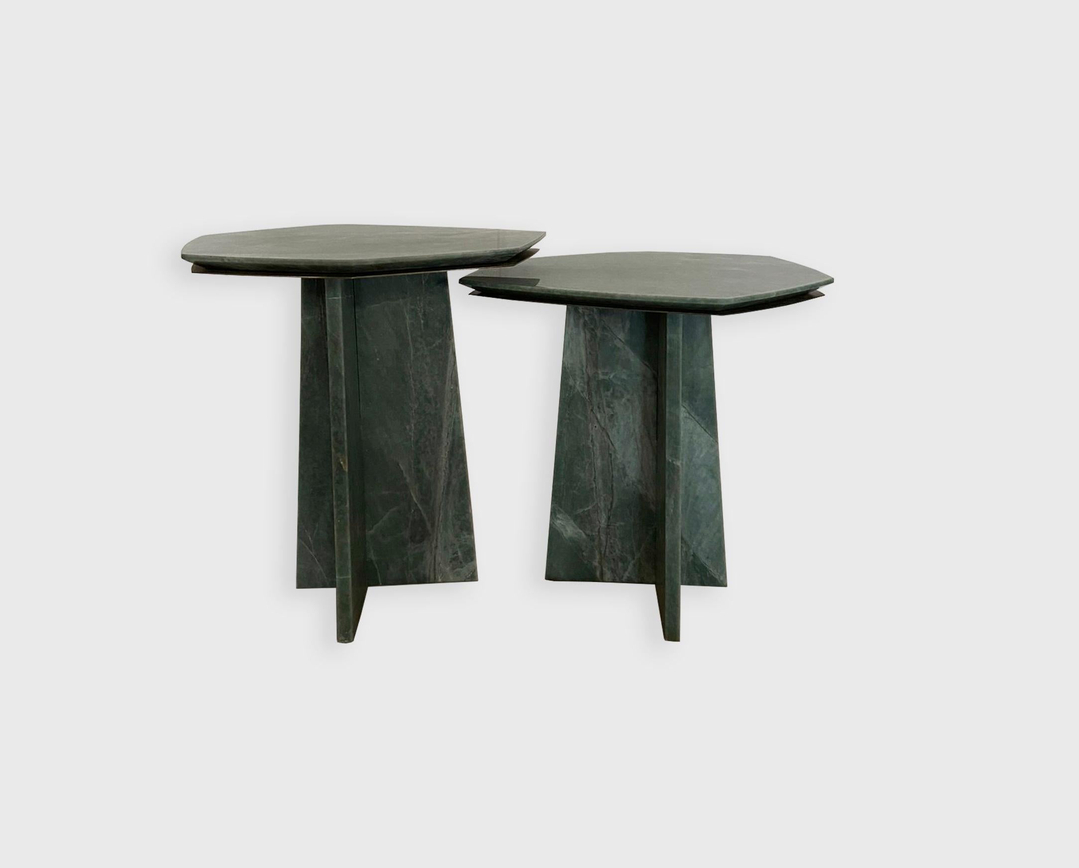 Small Geometrik Emerald side table by Atra Design
Limited Edition of 5
Dimensions: D 49.2 x W 36.6 x H 48 cm
Materials: emerald quartzite, brass
Available in other size.

Atra Design
We are Atra, a furniture brand produced by Atra form a mexico