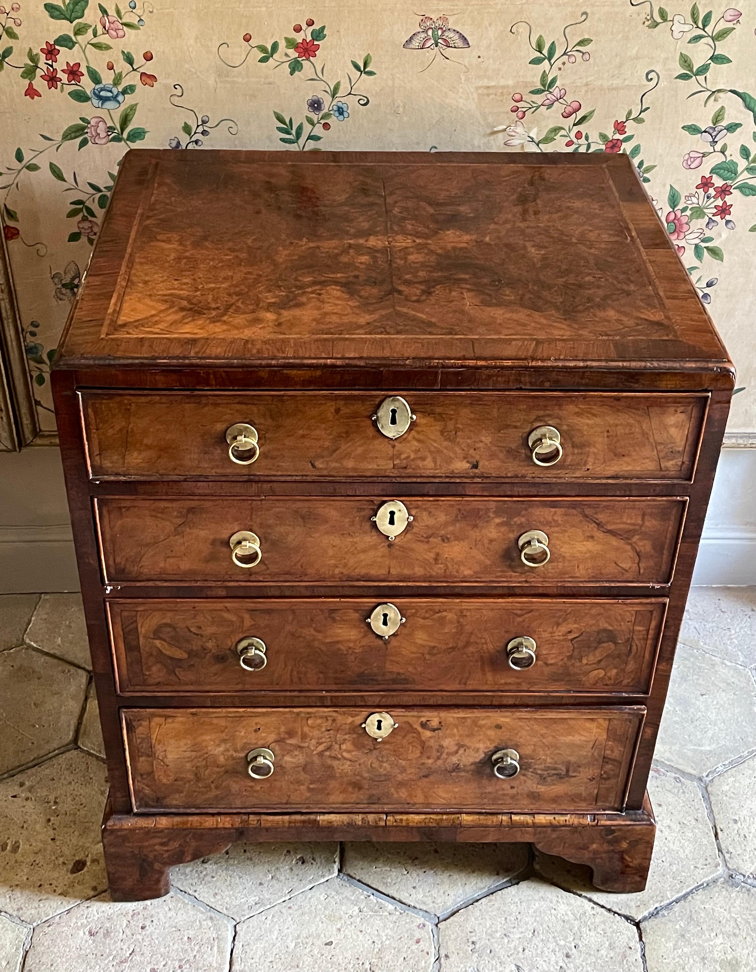 Small George I Burr Walnut Caddy Top Chest In Good Condition In Lymington, GB