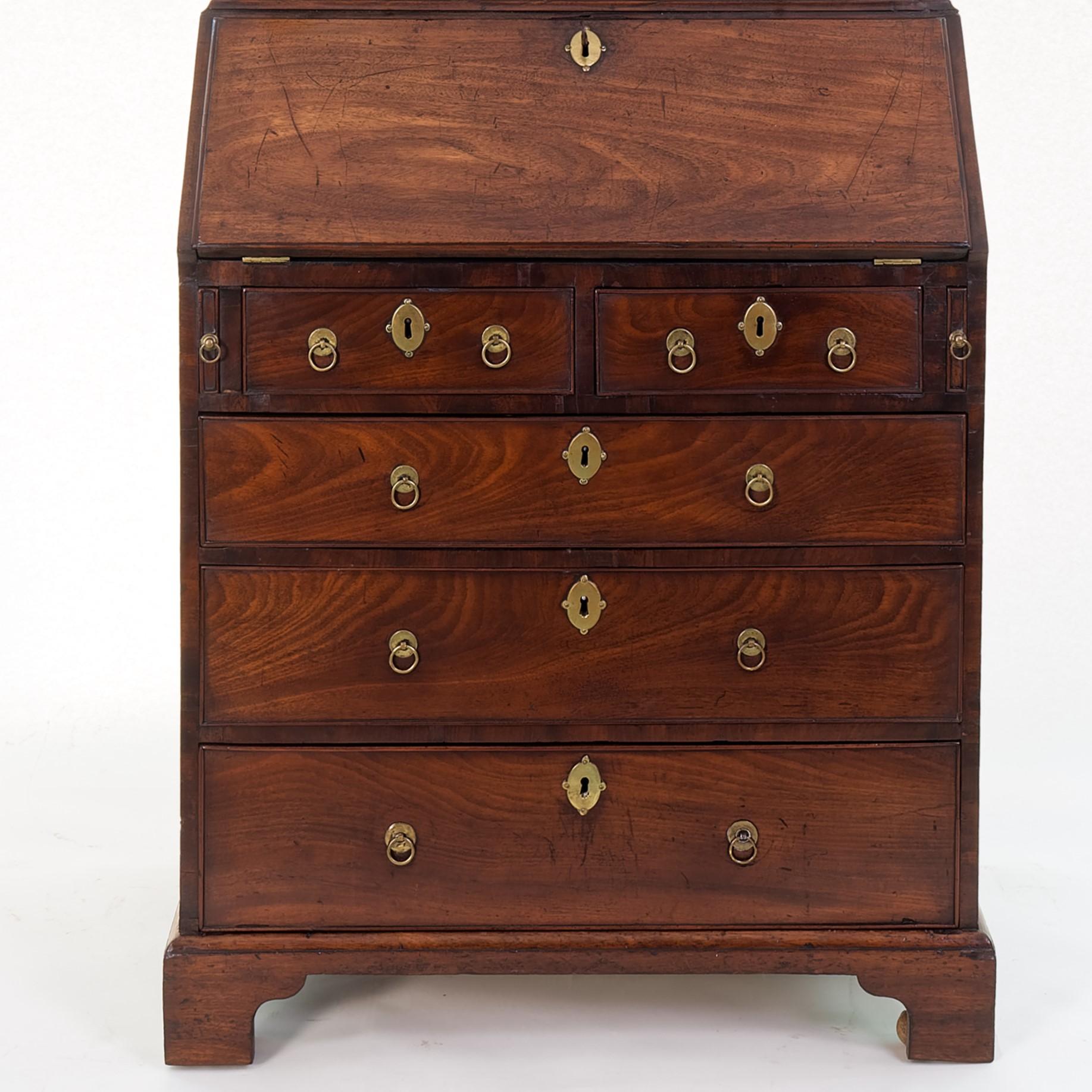 Small George II Mahogany Bureau Bookcase In Good Condition In Folkestone, GB