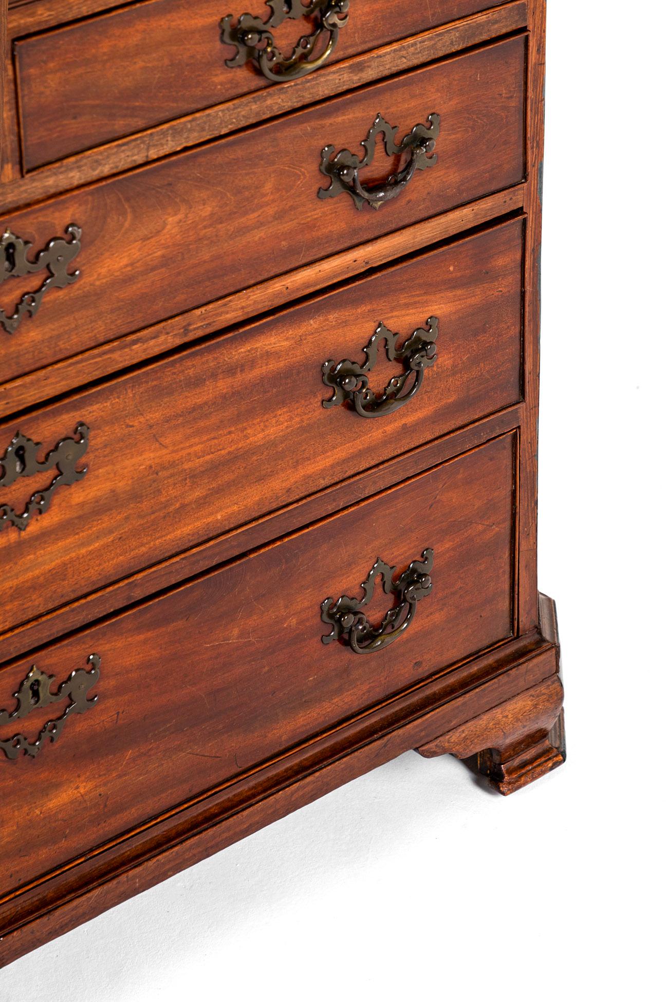 Small George III Mahogany Chest of Drawers For Sale 3