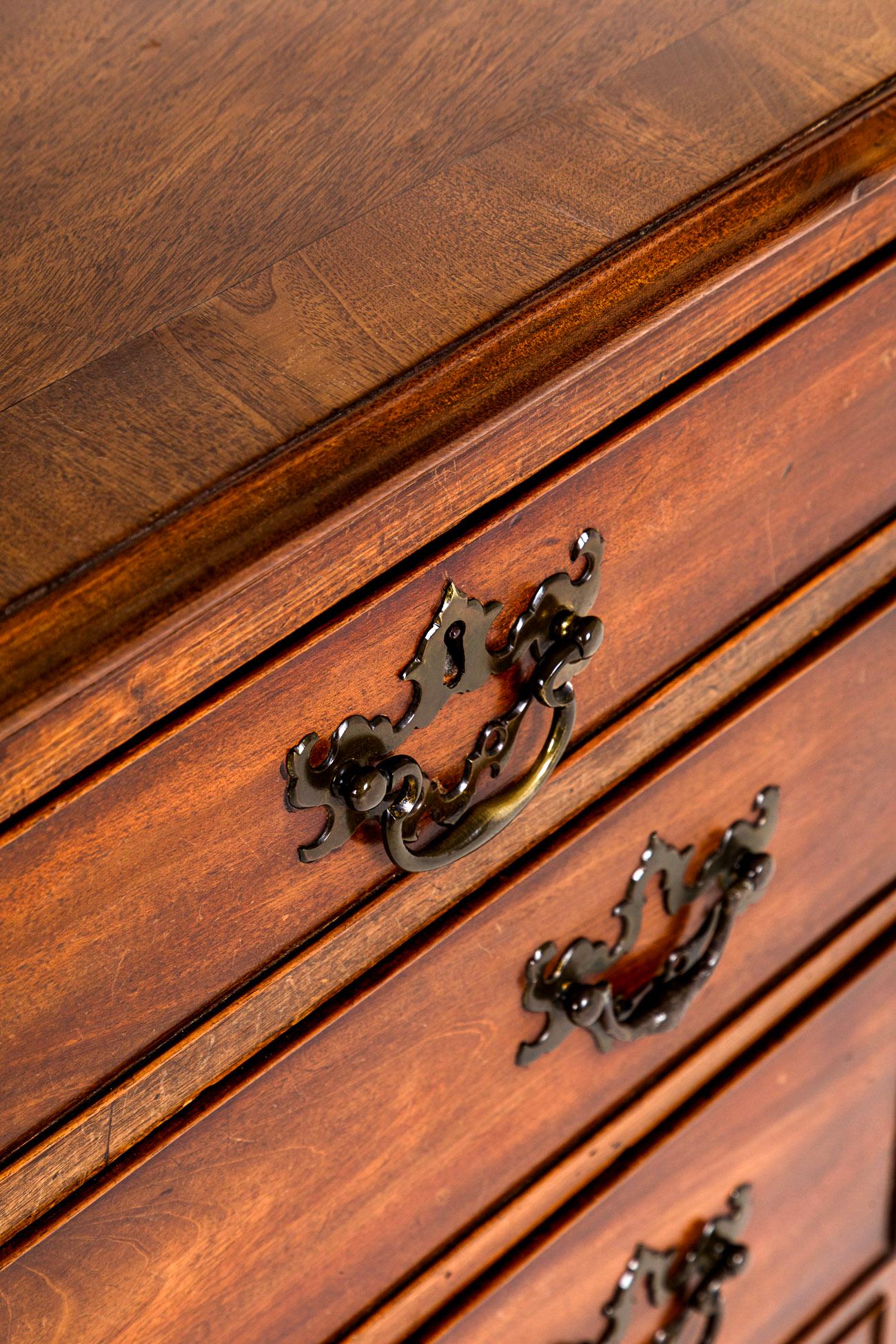 Small George III Mahogany Chest of Drawers For Sale 4