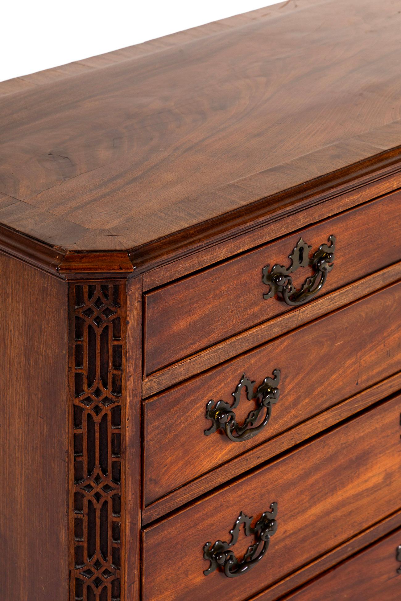 Early 19th Century Small George III Mahogany Chest of Drawers For Sale