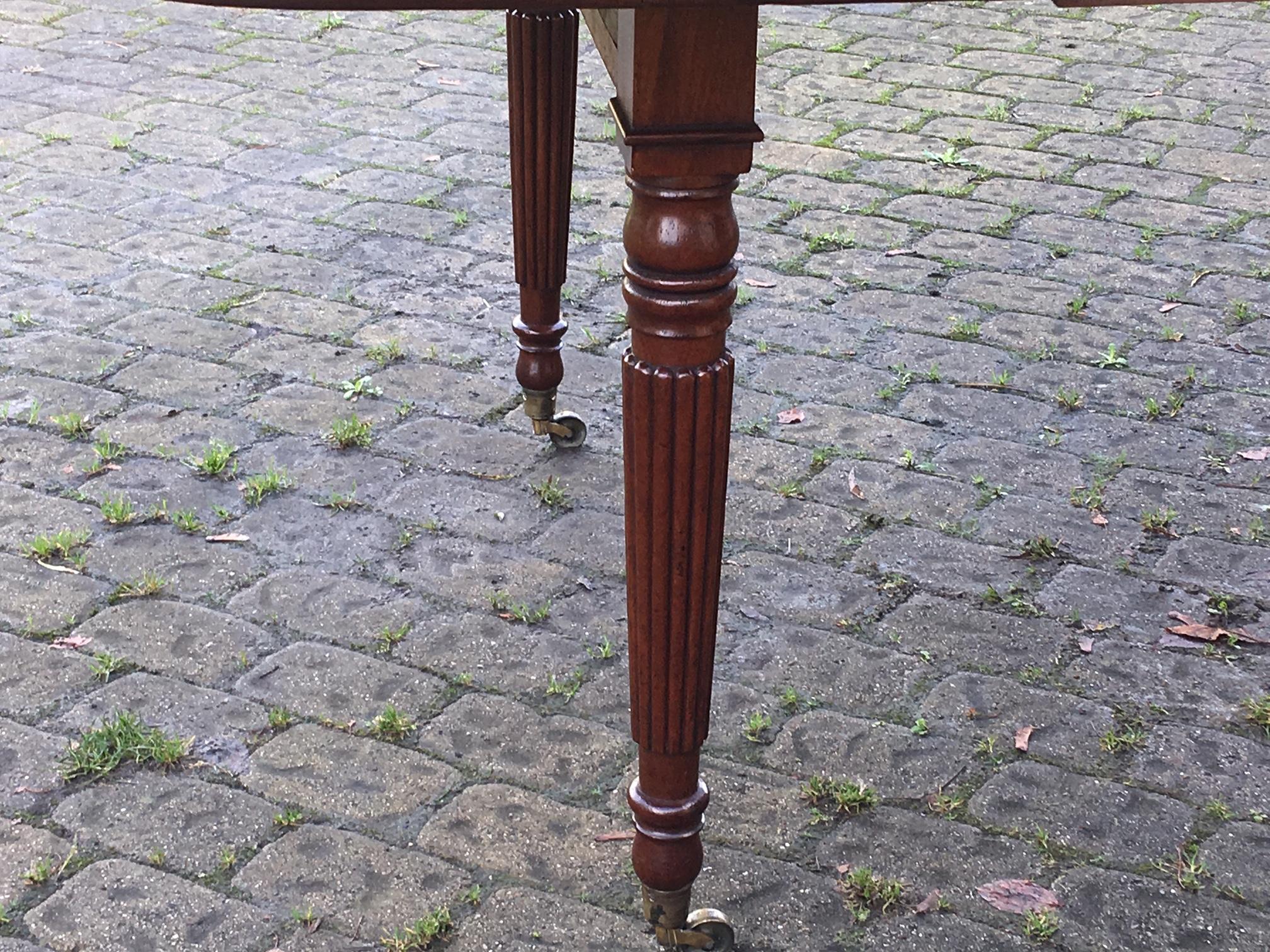 Small George III Regency Period Mahogany Telescopic Action Dining Table 5