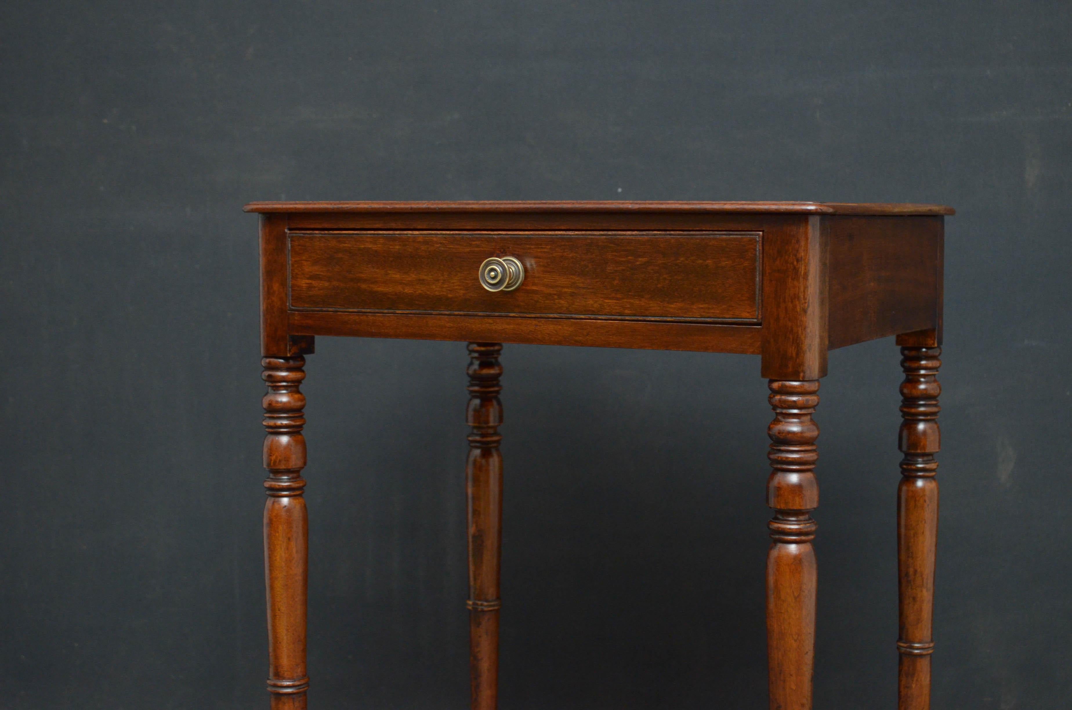 Small George IV Country Occasional Table In Good Condition In Whaley Bridge, GB