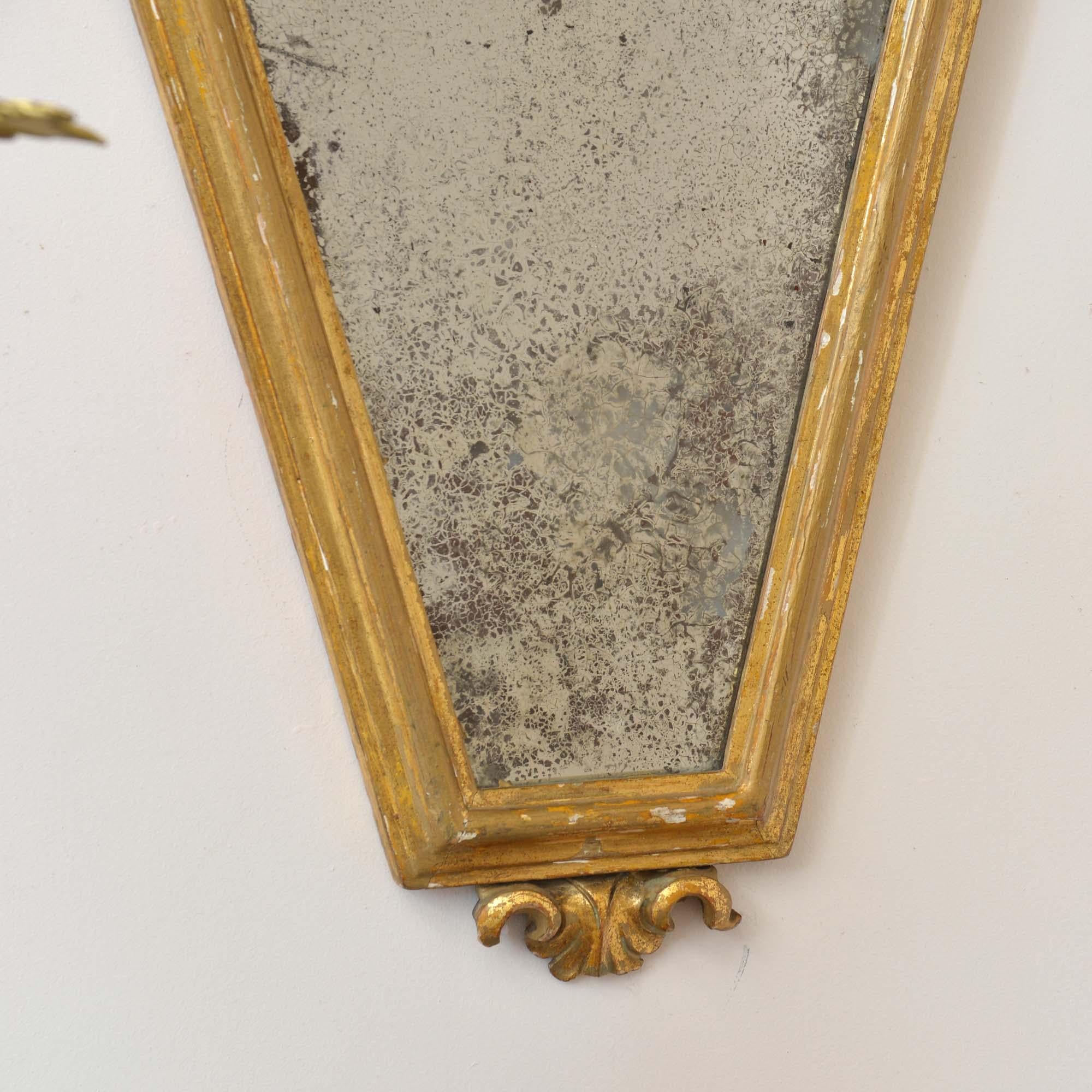 English Small Georgian carved giltwood mirror For Sale