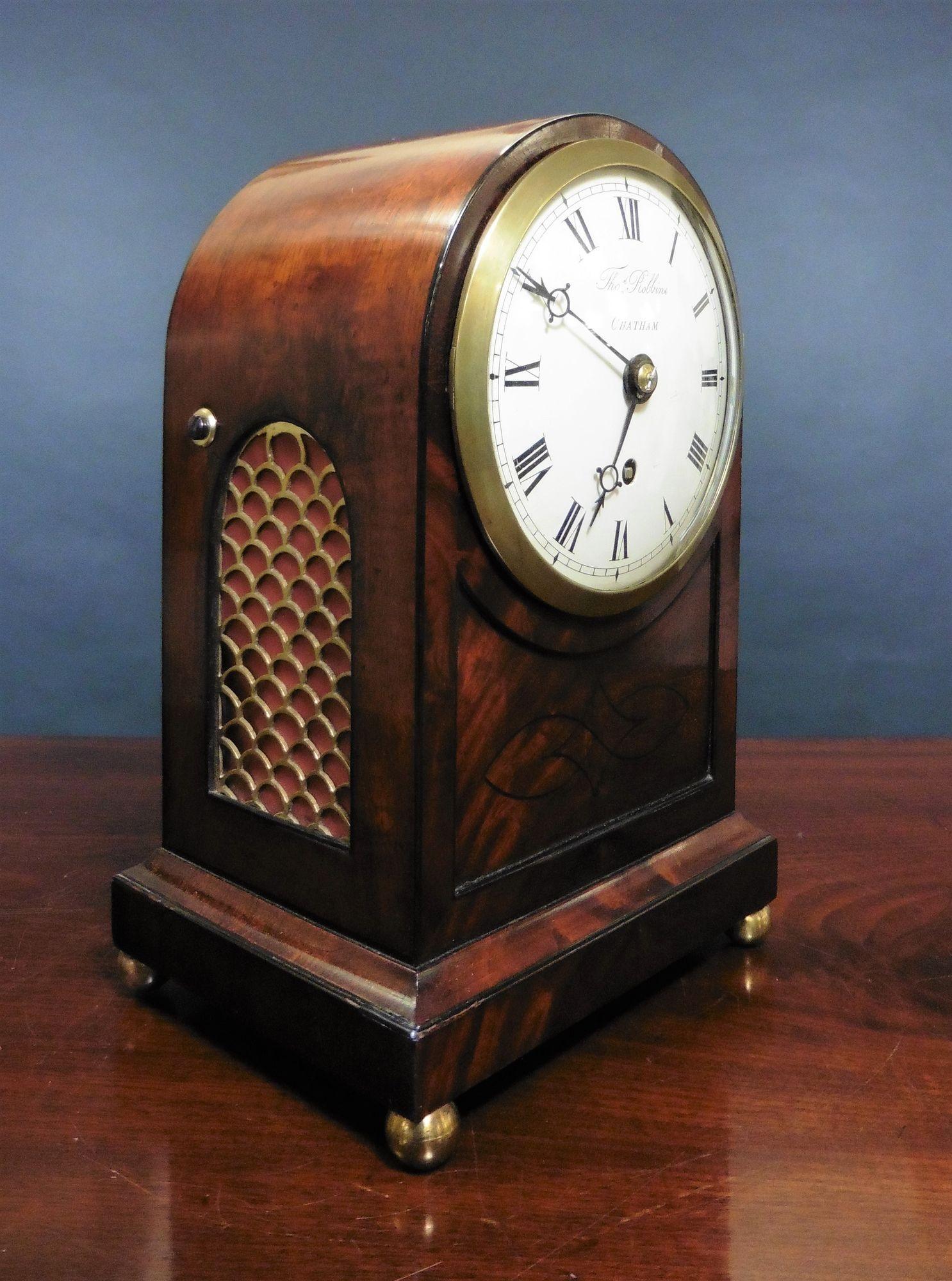 Late 18th Century Small Georgian Mahogany Bracket Clock by Thomas Robbins, Chatham For Sale