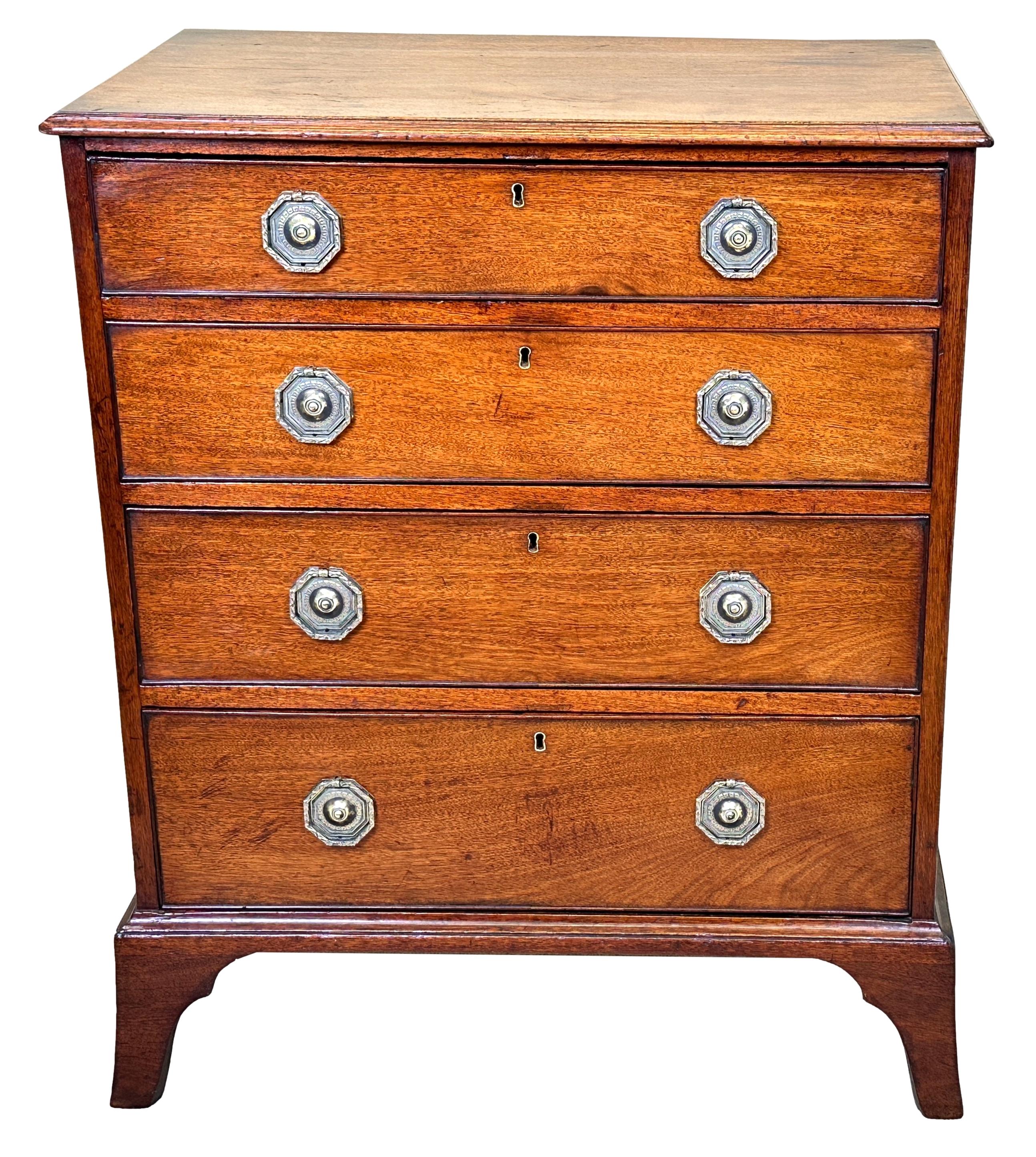 Small Georgian Mahogany Chest Of Drawers For Sale 4