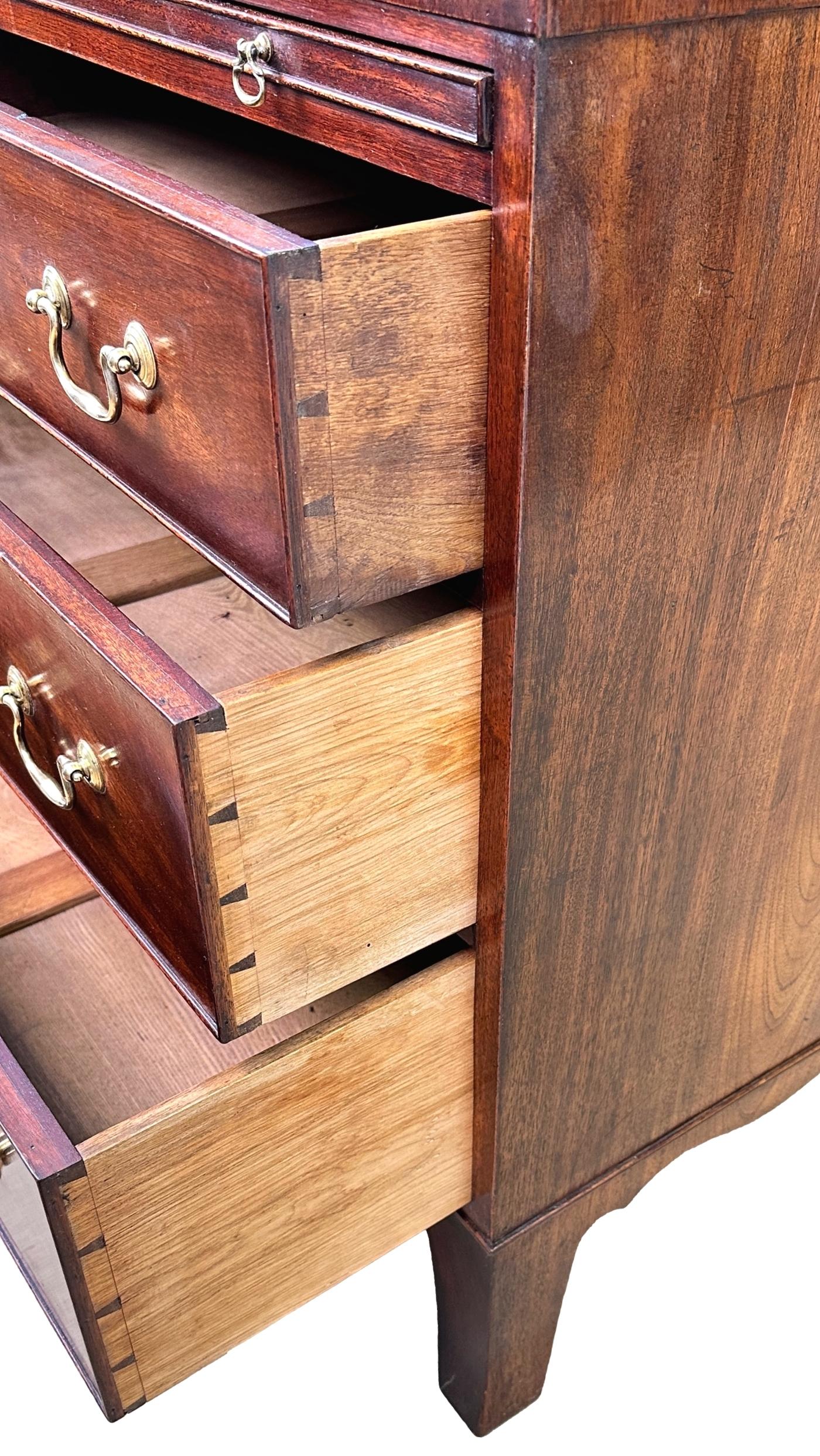 Small Georgian Mahogany Chest Of Drawers In Good Condition For Sale In Bedfordshire, GB