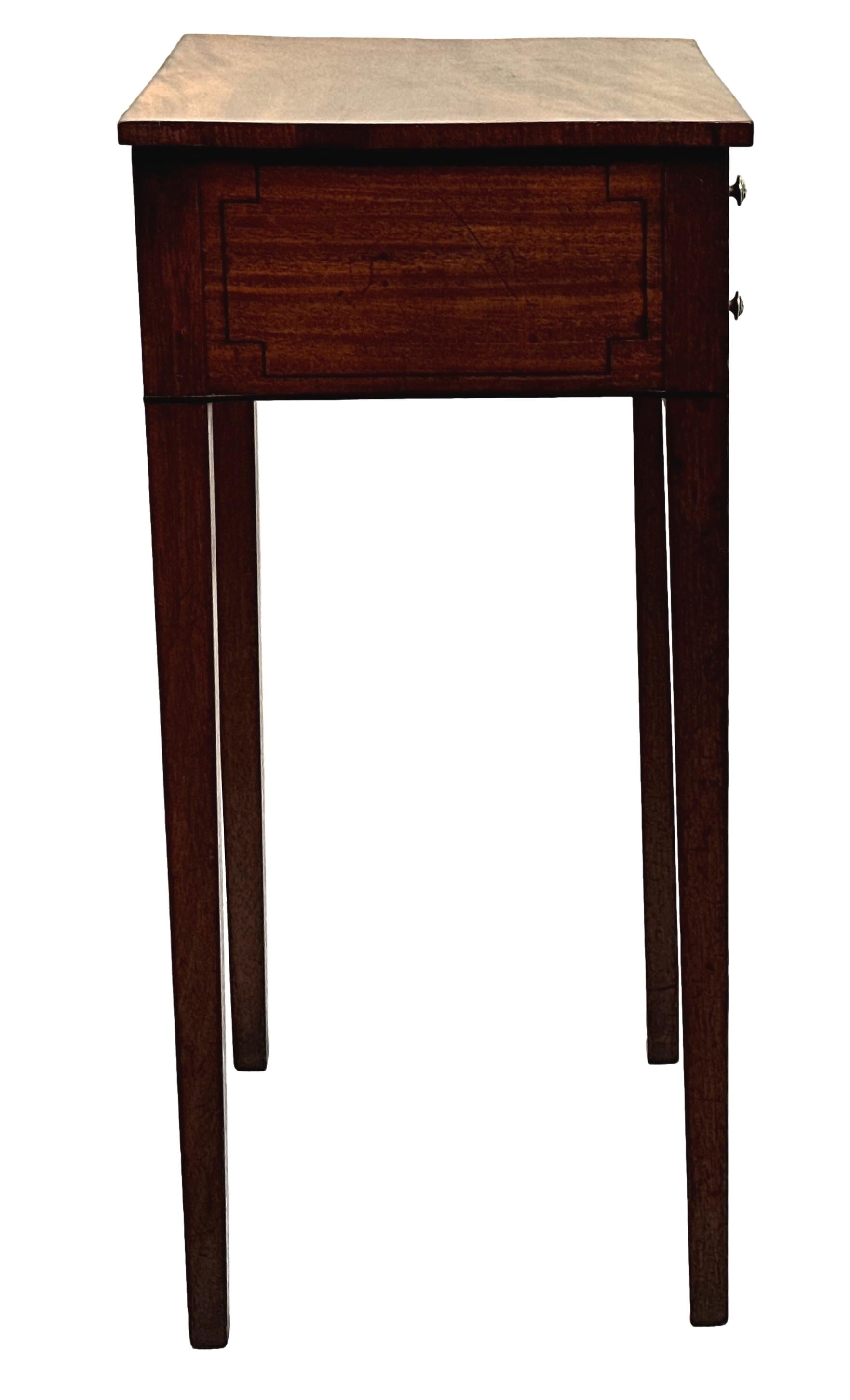 Small Georgian Mahogany Lamp Table 2