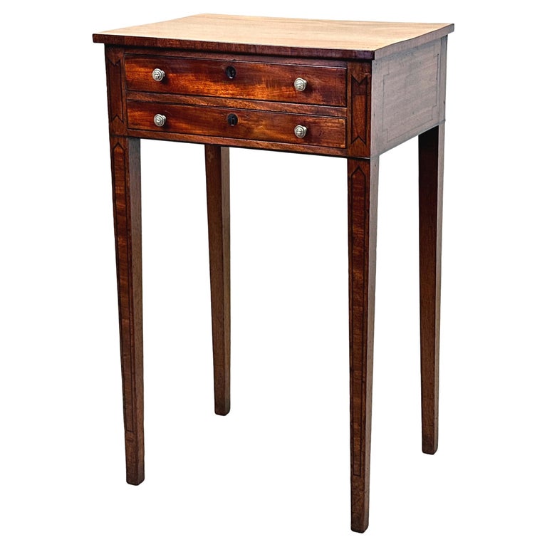 Small Mahogany Lamp Table For Sale at 1stDibs
