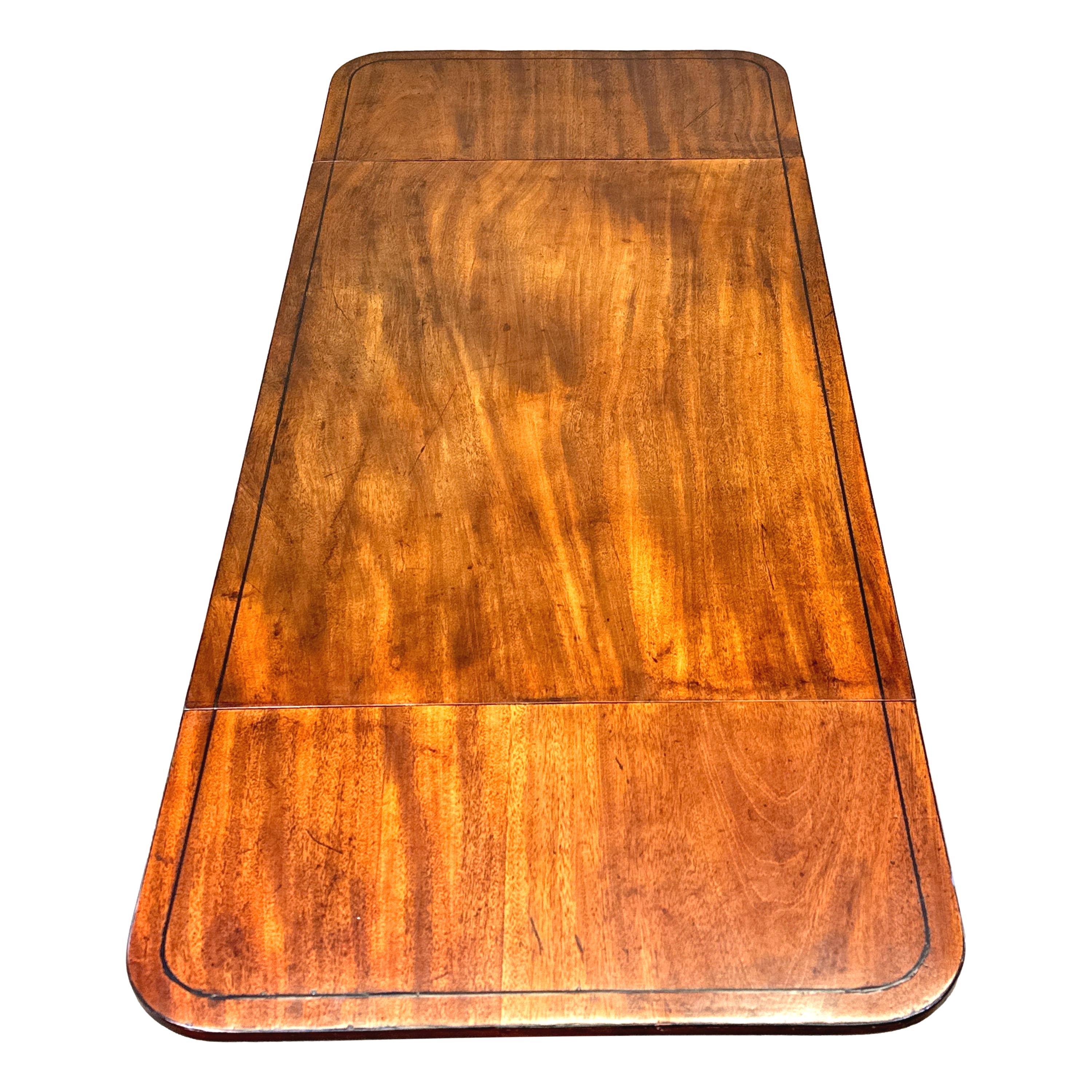 Eine sehr gute Qualität George III Zeitraum Mahagoni-Sofa-Tabelle, von seltenen Diminutive Proportionen, mit gut geformten rechteckigen Top mit Drop Klappe an jedem Ende, über eine lange Schublade und eine falsche Schublade auf der Rückseite mit