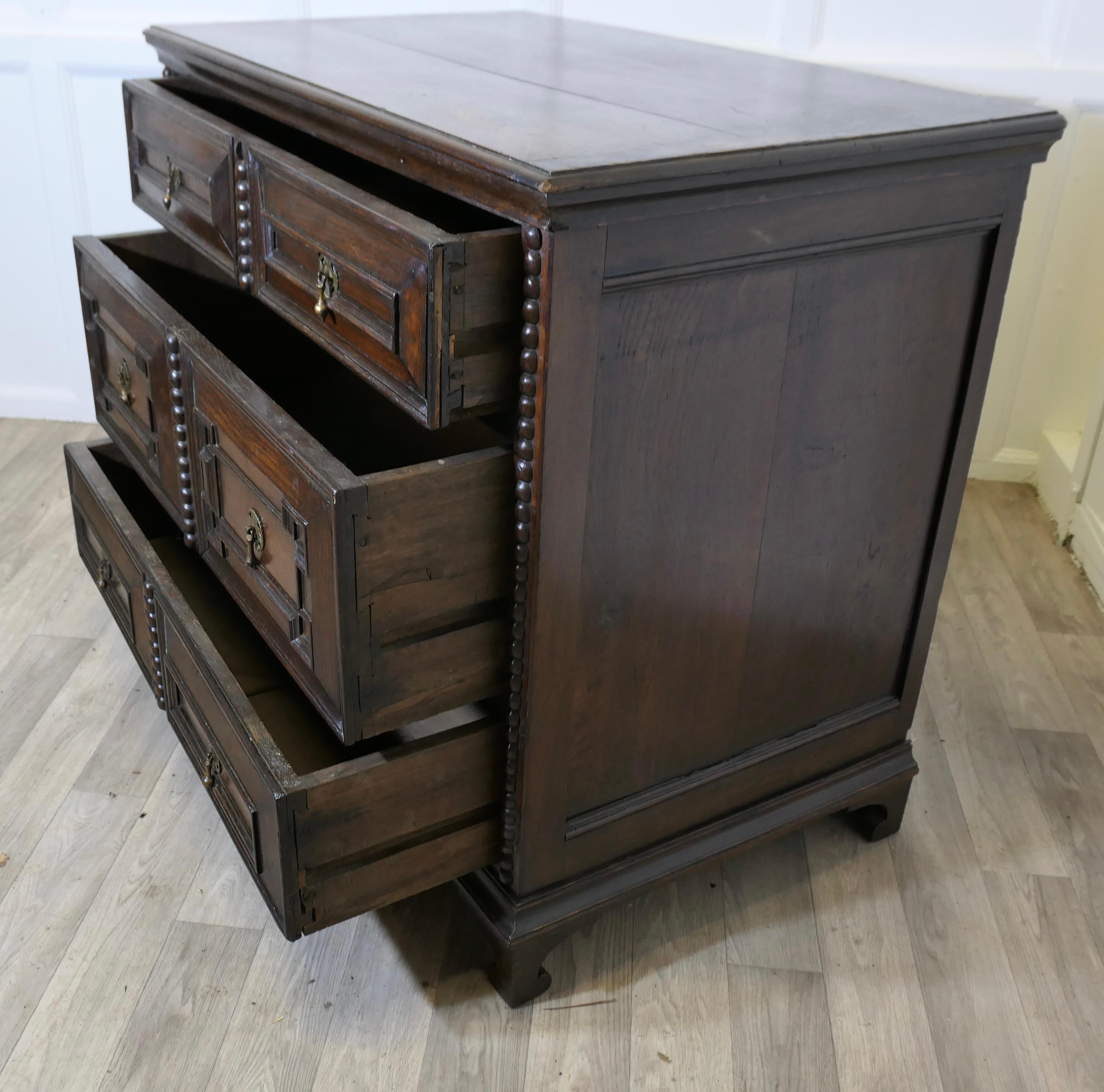 Piccola cassettiera georgiana in Oak In condizioni buone in vendita a Godshill, Isle of Wight