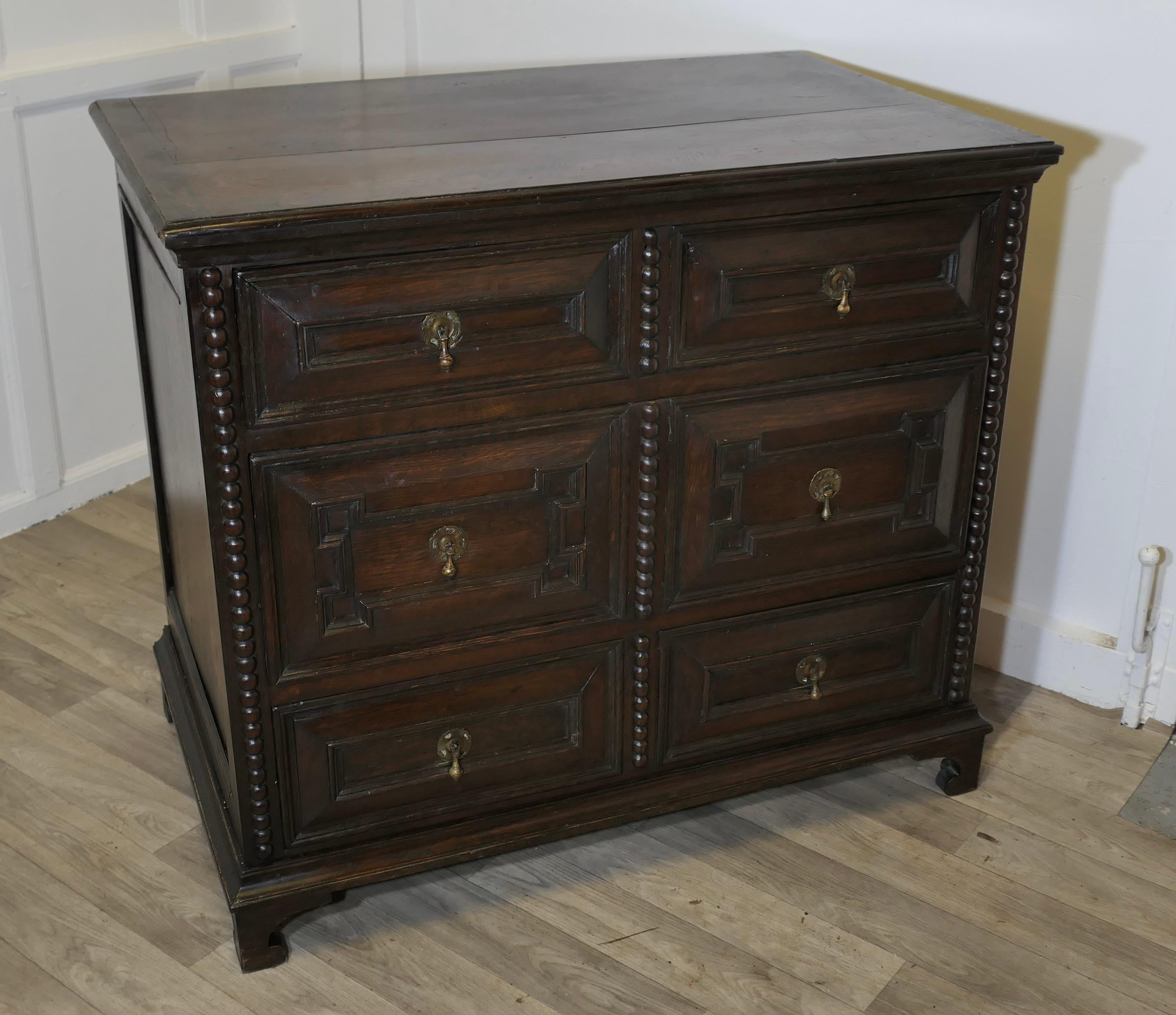 Piccola cassettiera georgiana in Oak in vendita 1