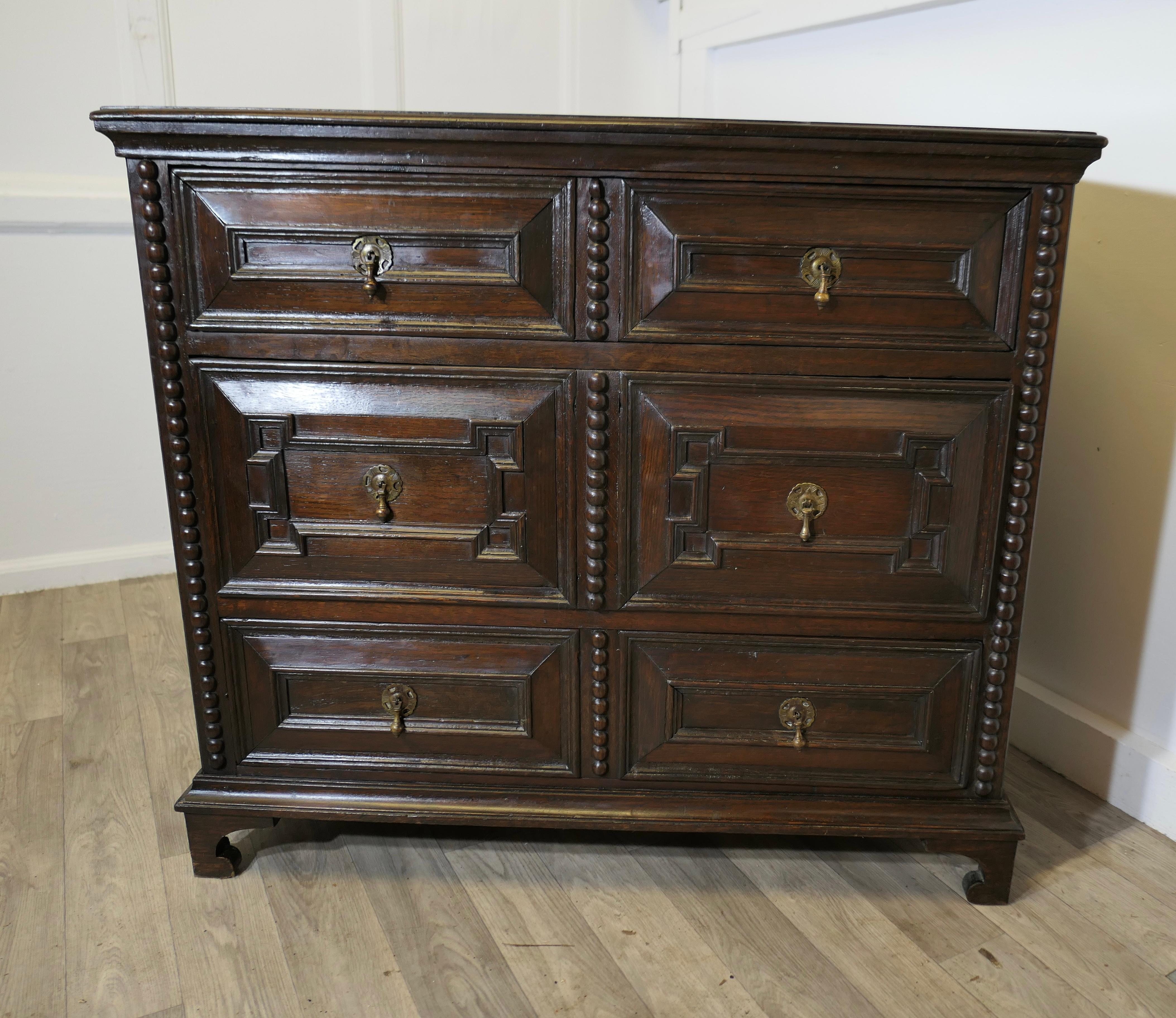 Piccola cassettiera georgiana in Oak in vendita 2