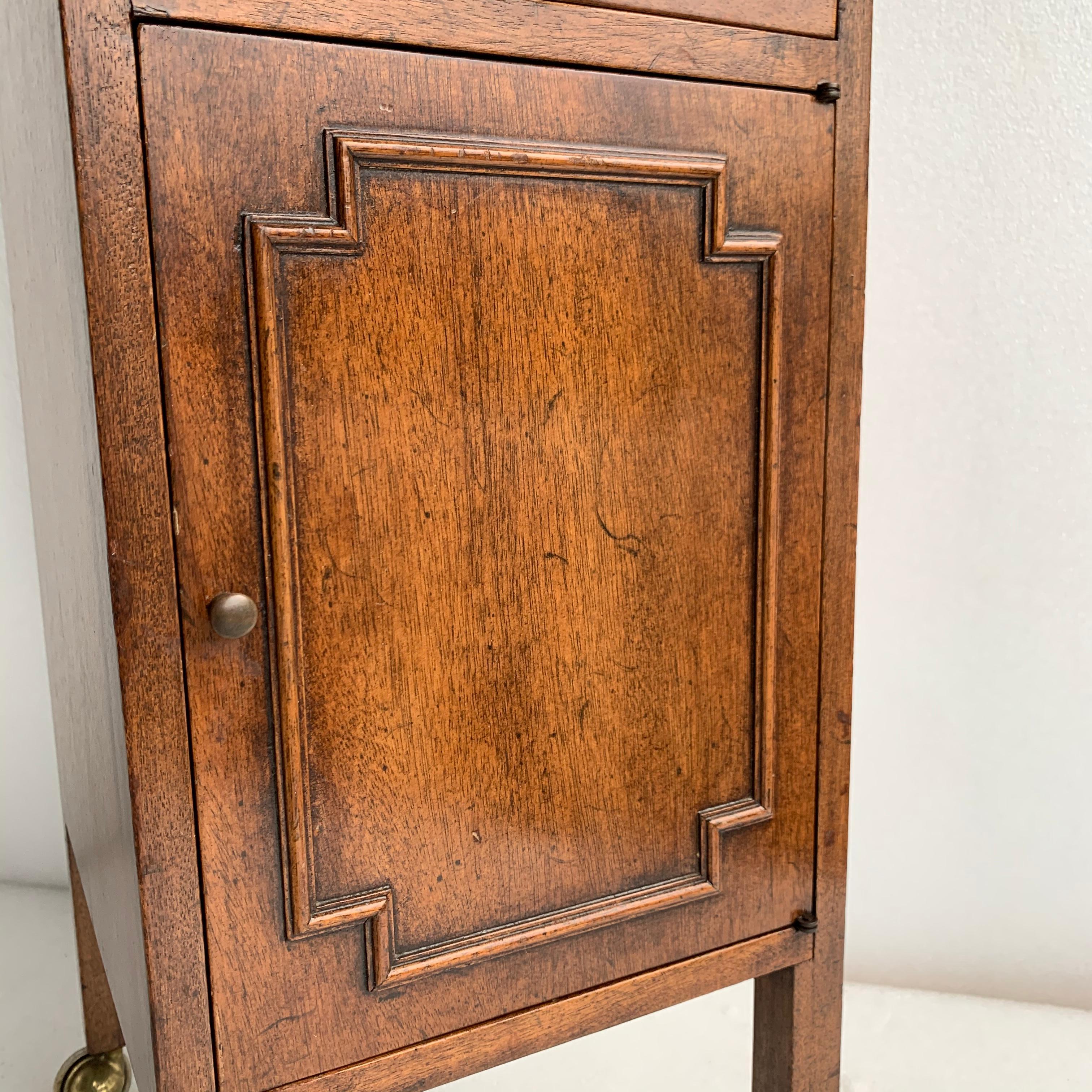 Small Georgian Style Bedside Cabinet By Smith & Watson, New York 4