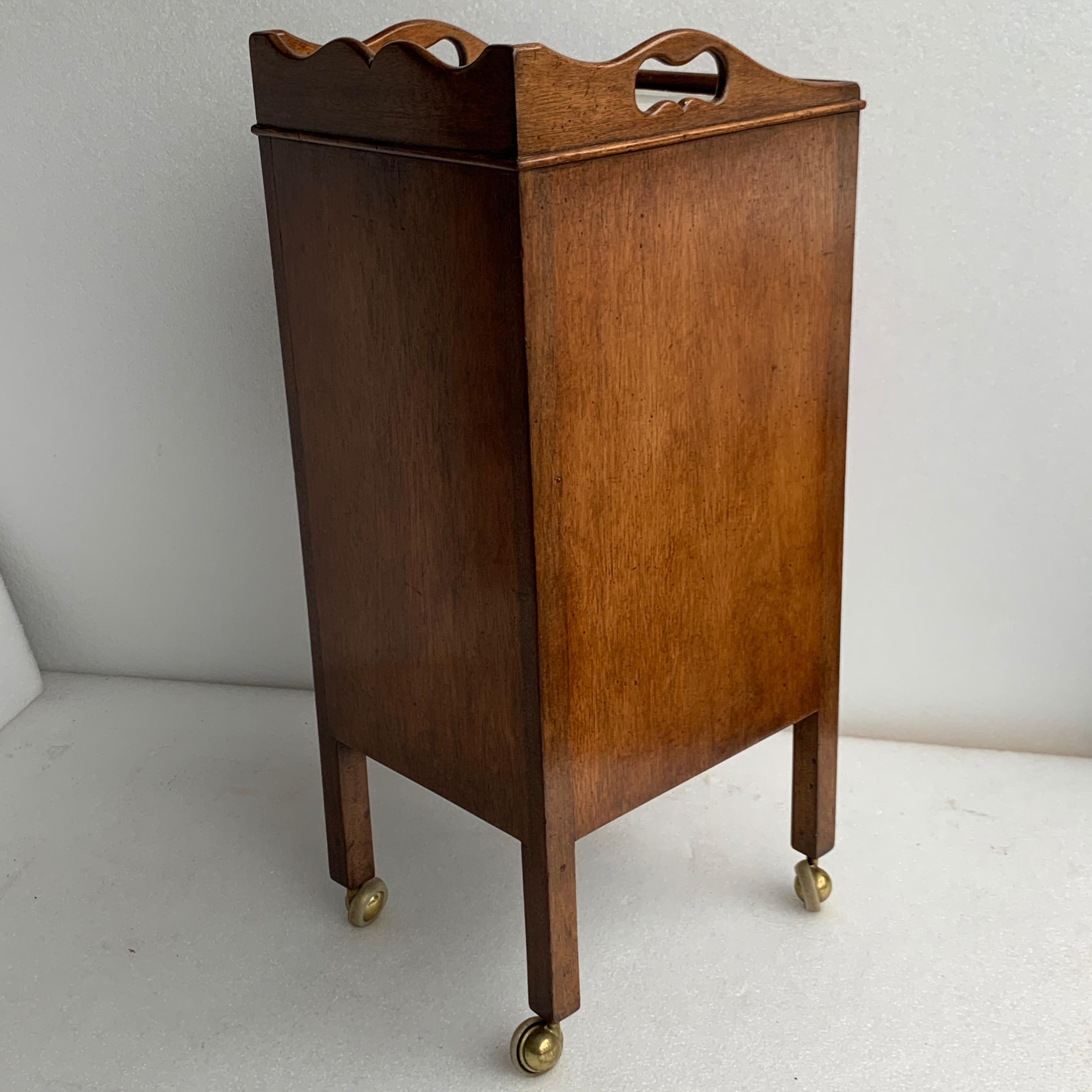 Small Georgian Style Bedside Cabinet By Smith & Watson, New York 5