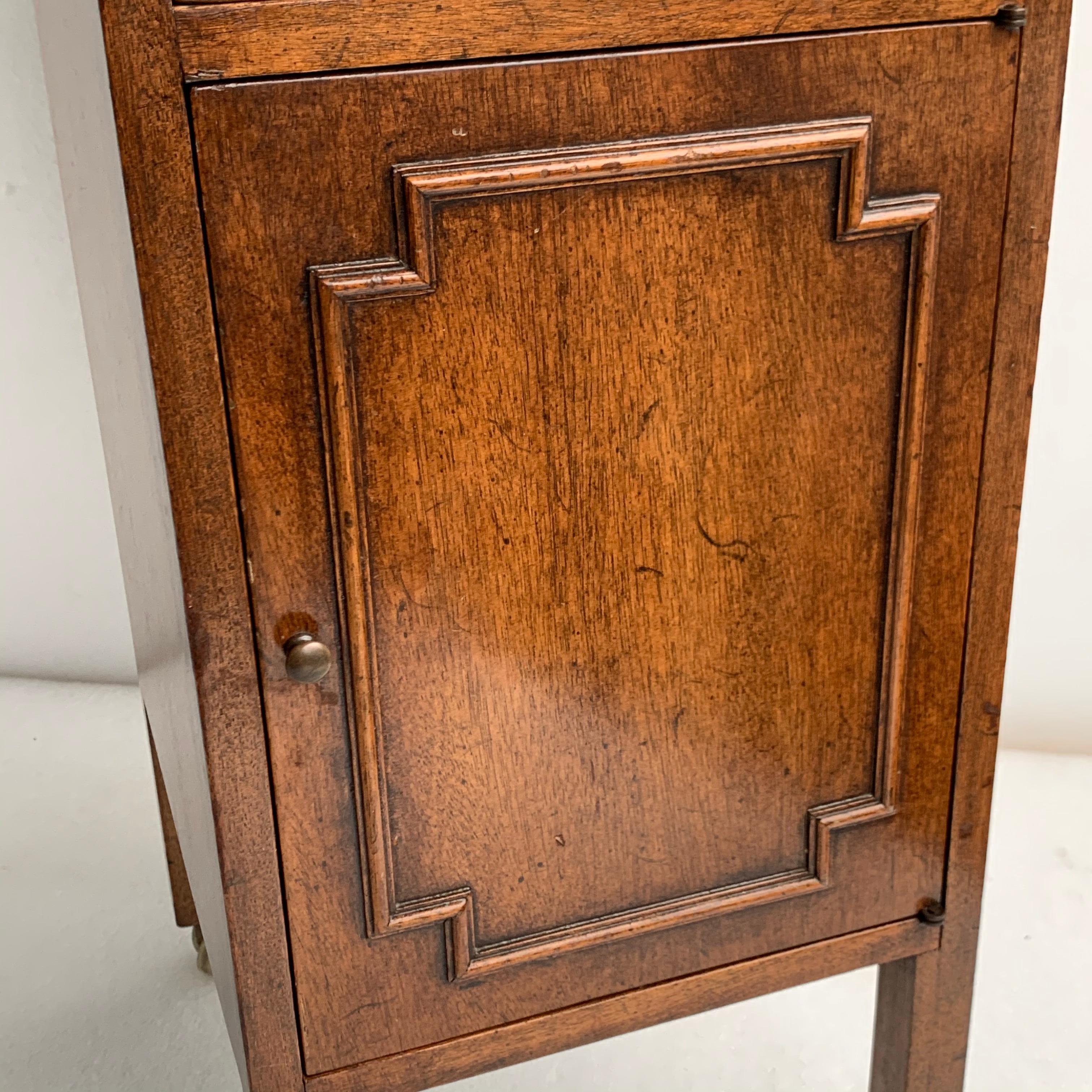 Small Georgian Style Bedside Cabinet By Smith & Watson, New York 6